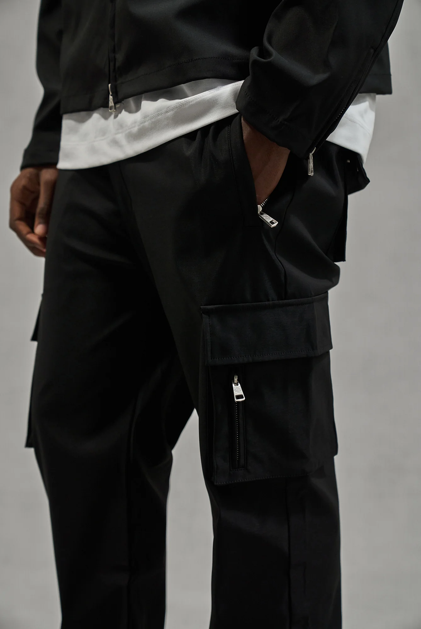 TECHNICAL CARGO TROUSERS - BLACK