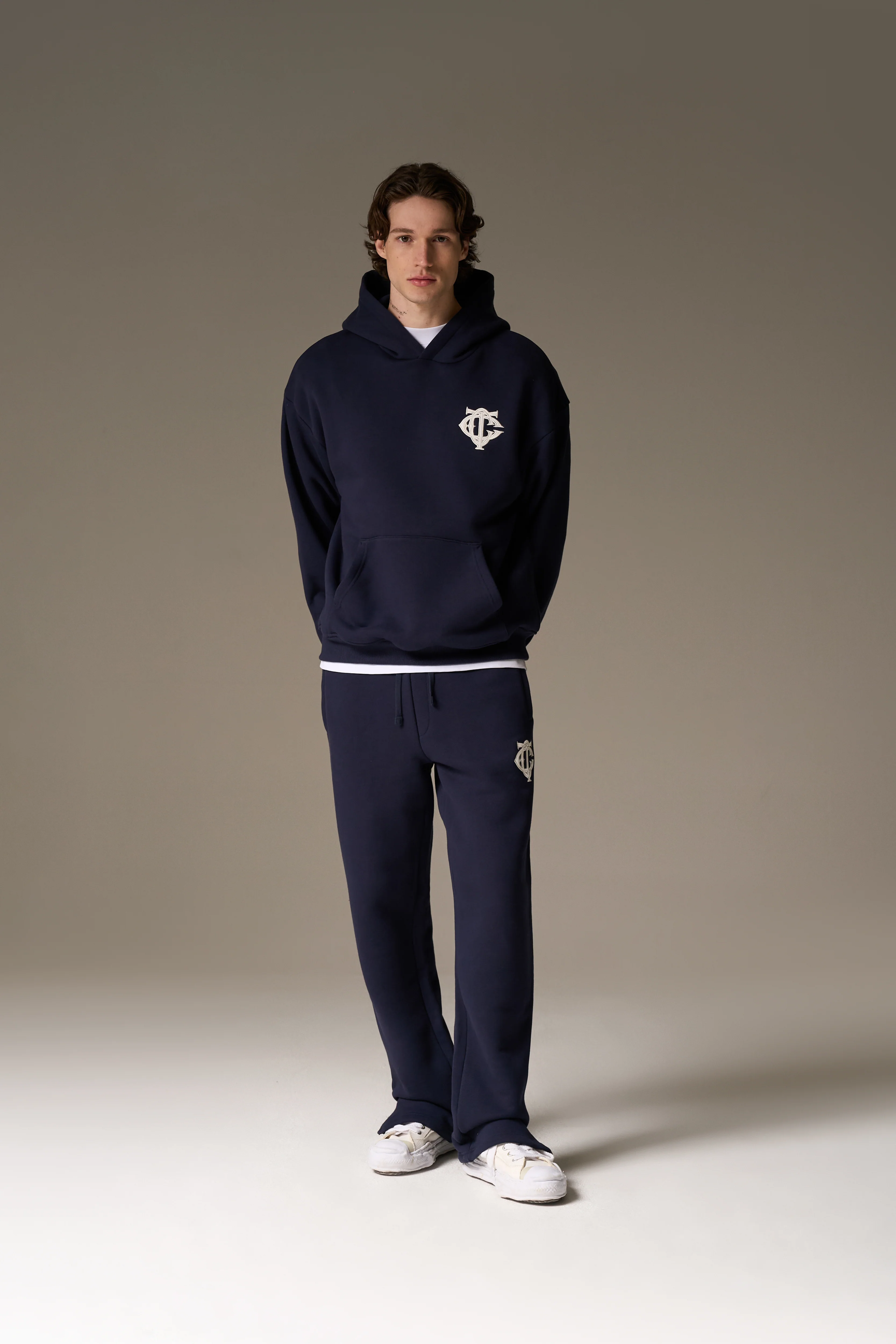 HEAVYWEIGHT MONOGRAM EMBLEM HOODIE - NAVY