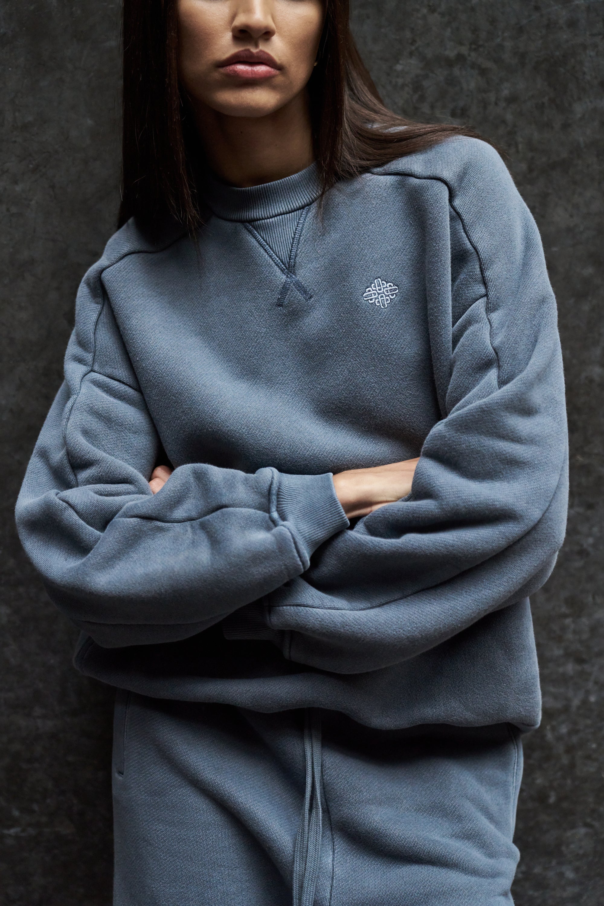 LAUNDERED CLASSICS SEAM DETAIL SWEATSHIRT - PETROL BLUE