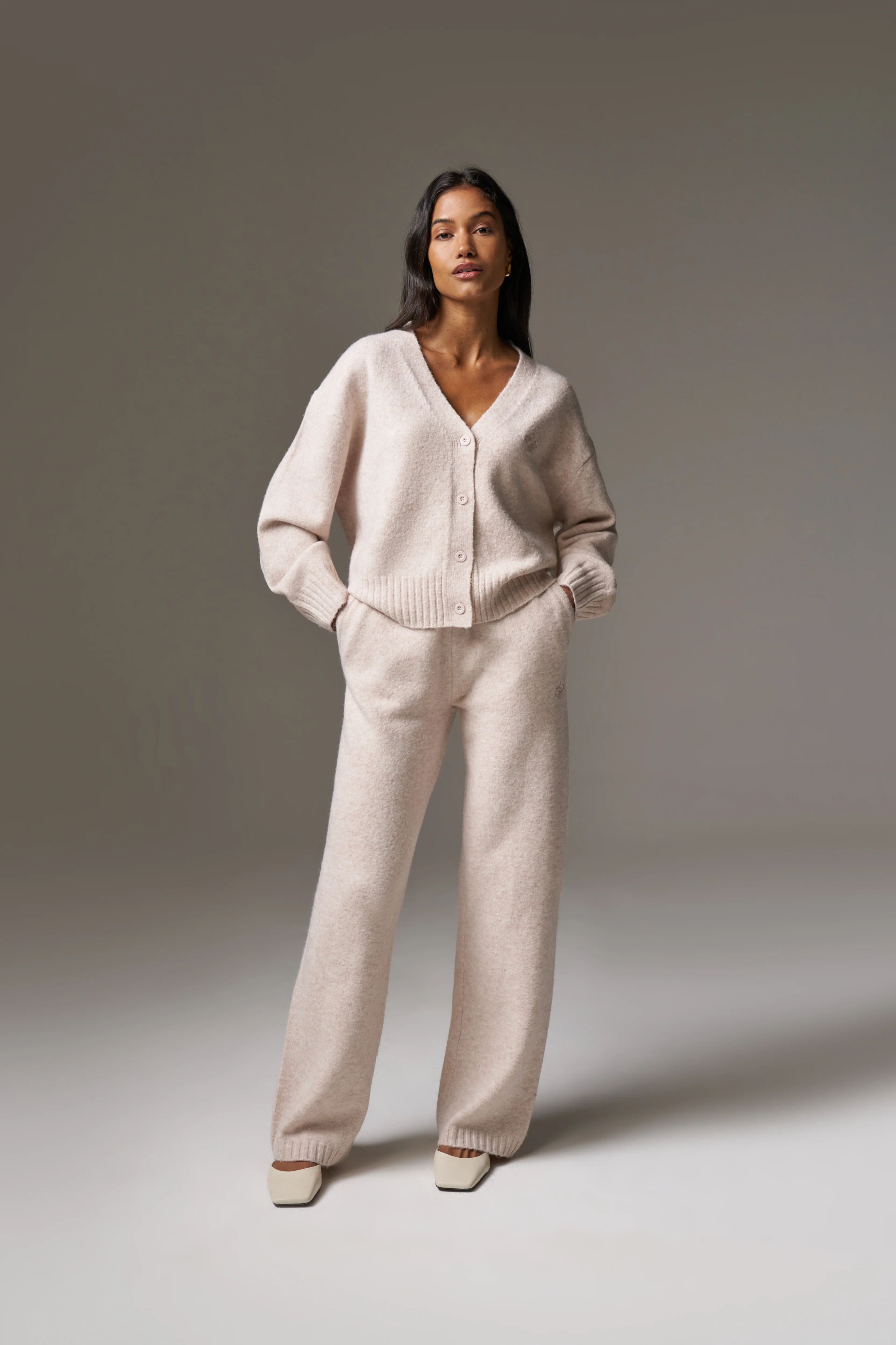 FLUFFY KNITTED EMBLEM EMBROIDERED CARDIGAN - PINK