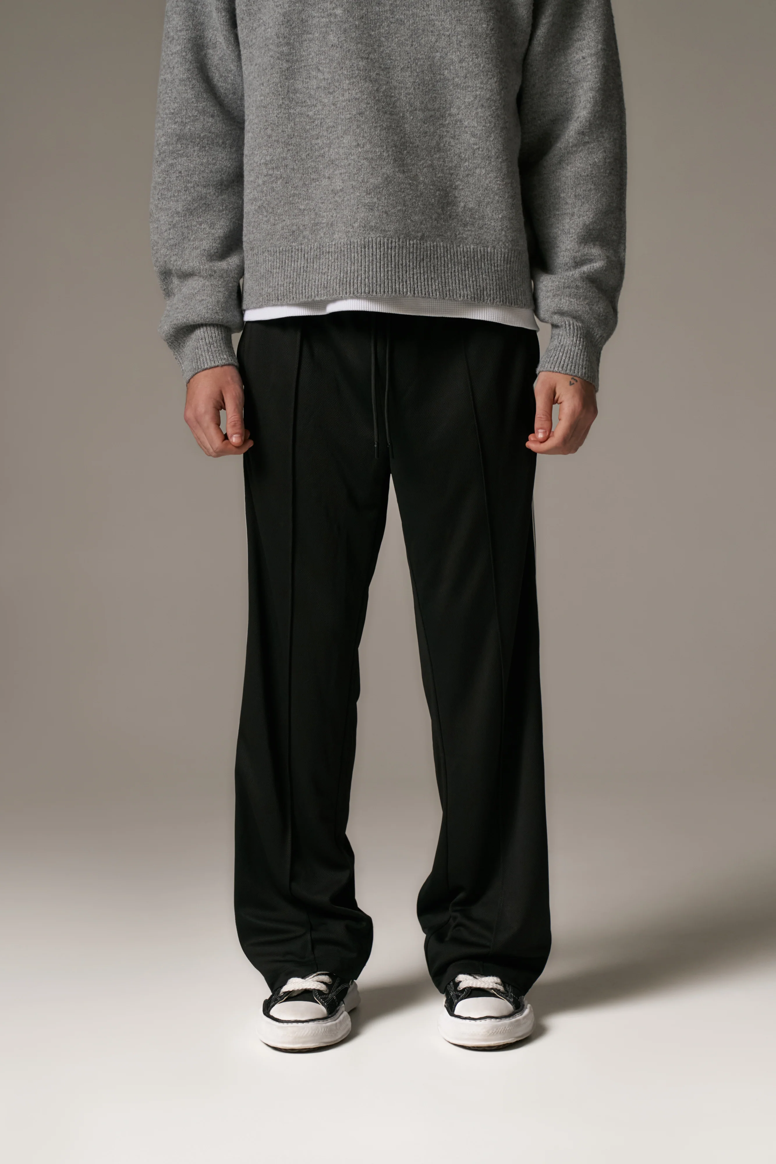 TAPE MESH JOGGER - BLACK