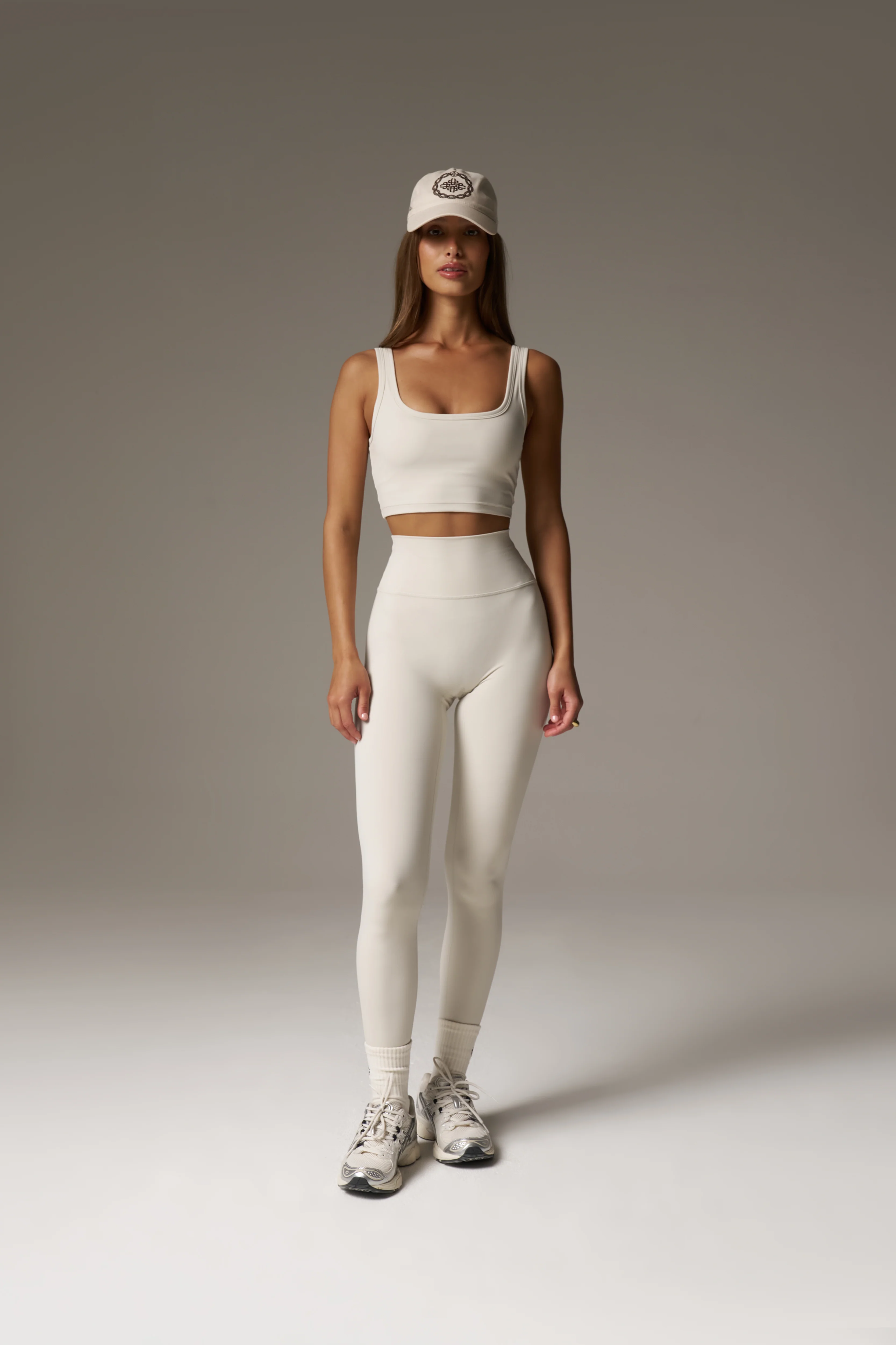 SCULPTING STRETCH EMBLEM LEGGINGS - BONE