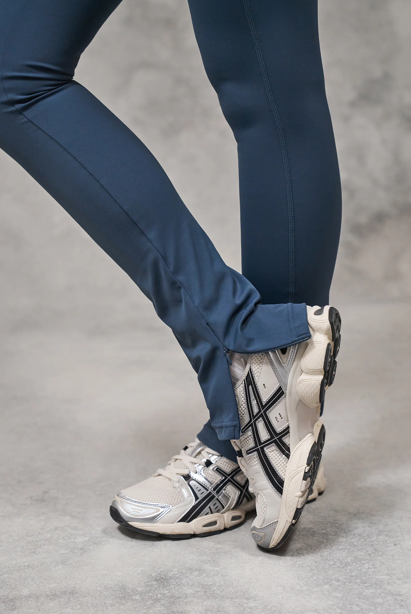 SCULPTING STRETCH ZIP HEM LEGGINGS - PETROL BLUE