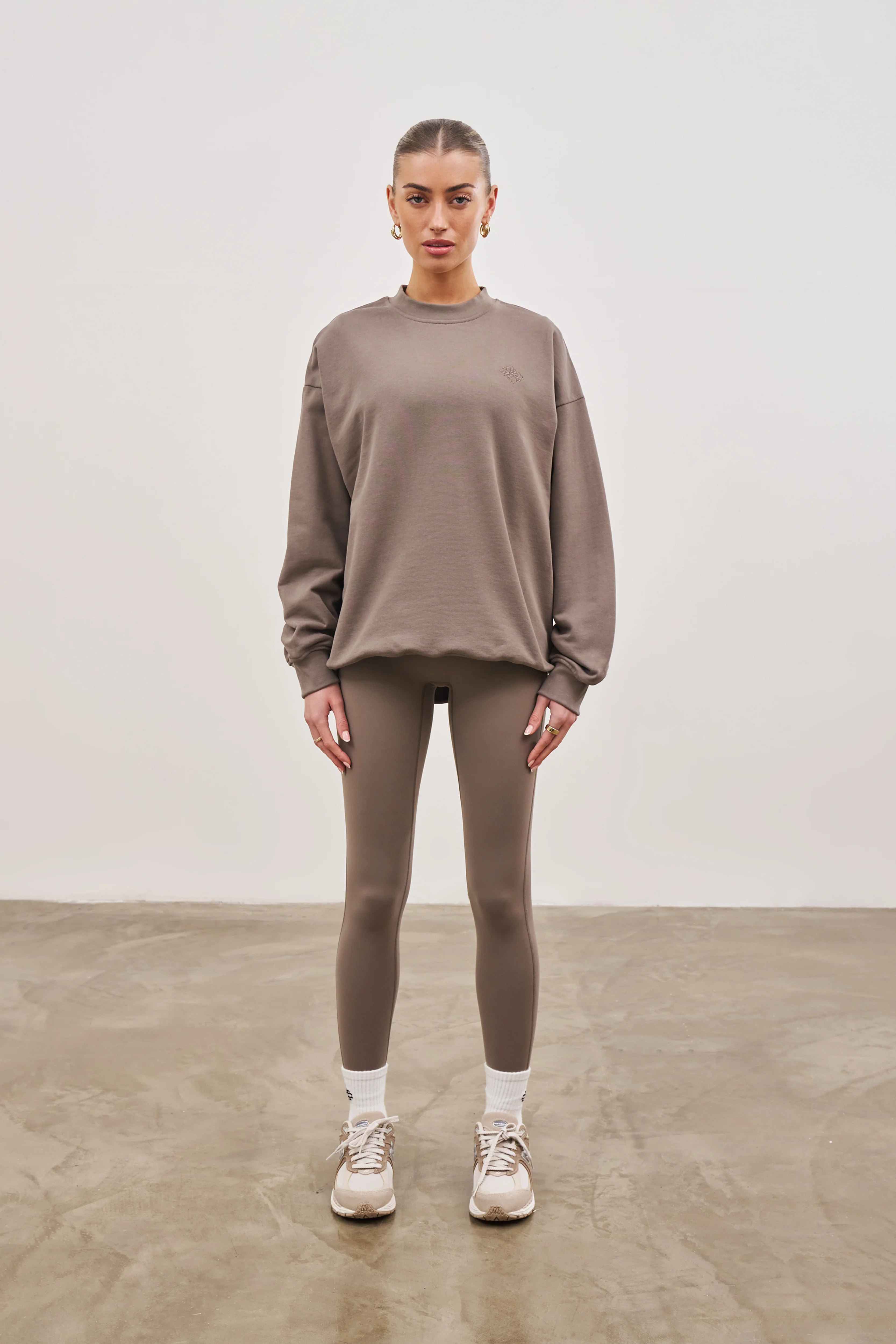 EMBLEM OVERSIZED SWEATSHIRT - COCOA