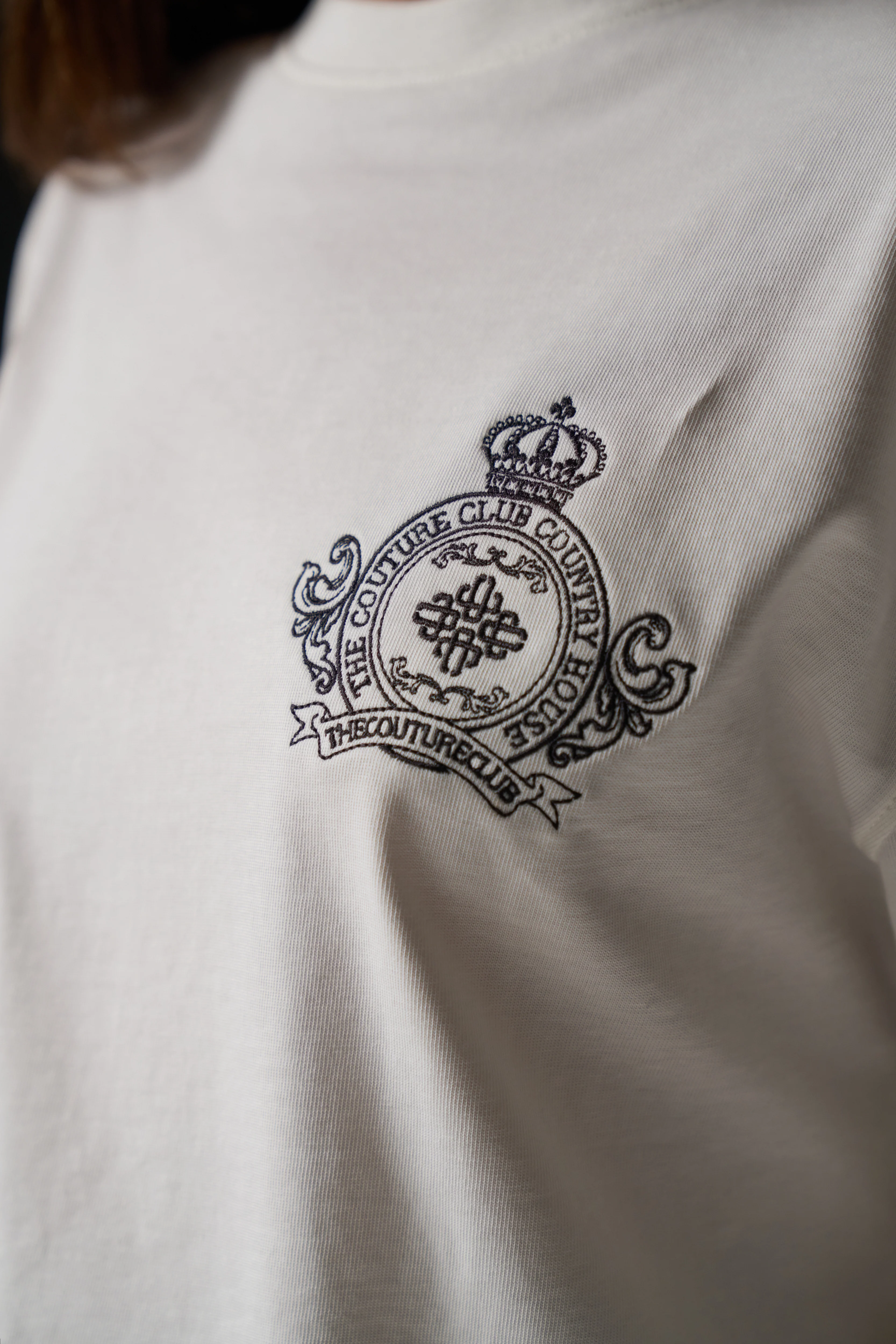 EMBROIDERED CREST T-SHIRT - OFF WHITE