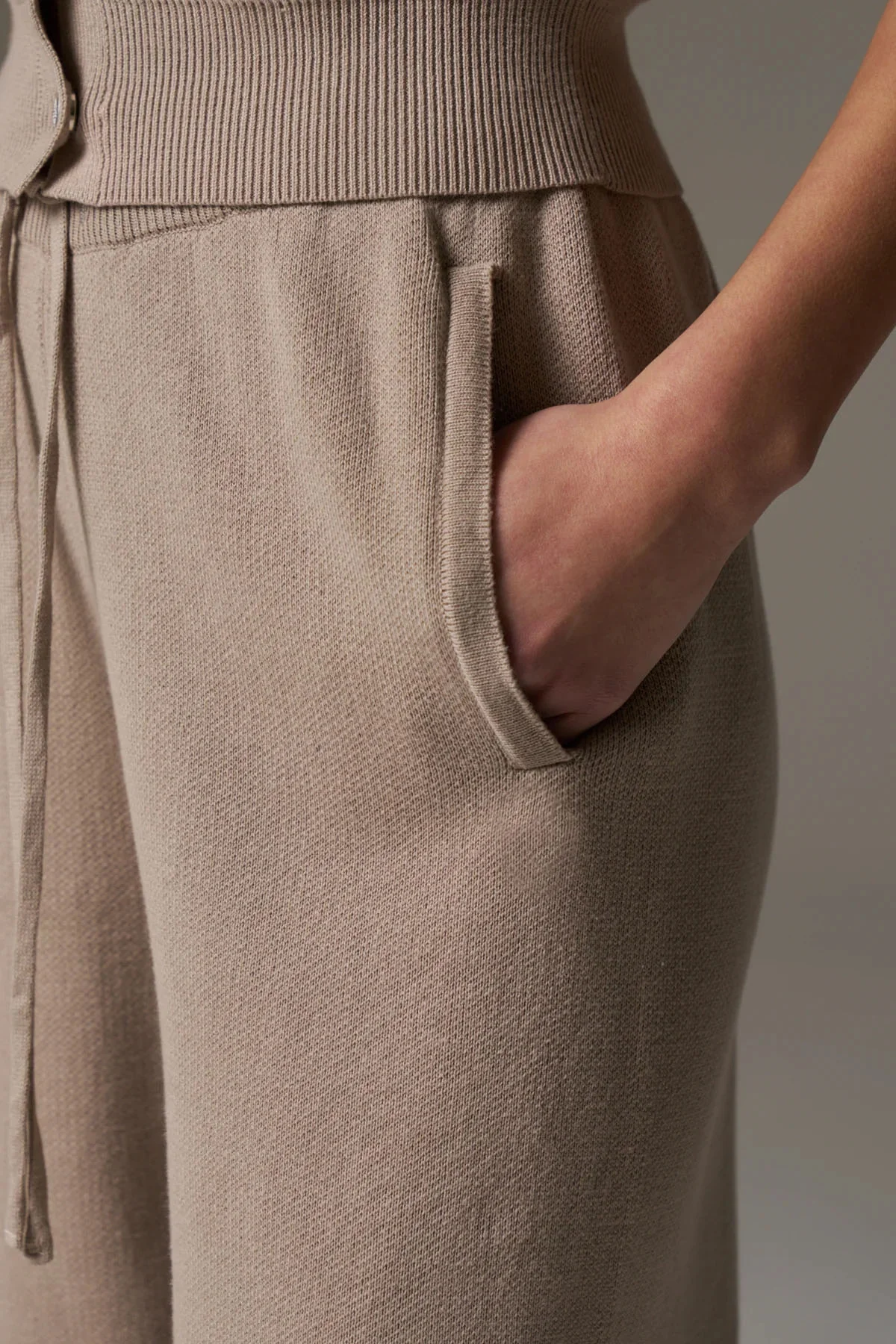 KNITTED RELAXED JOGGERS - BEIGE