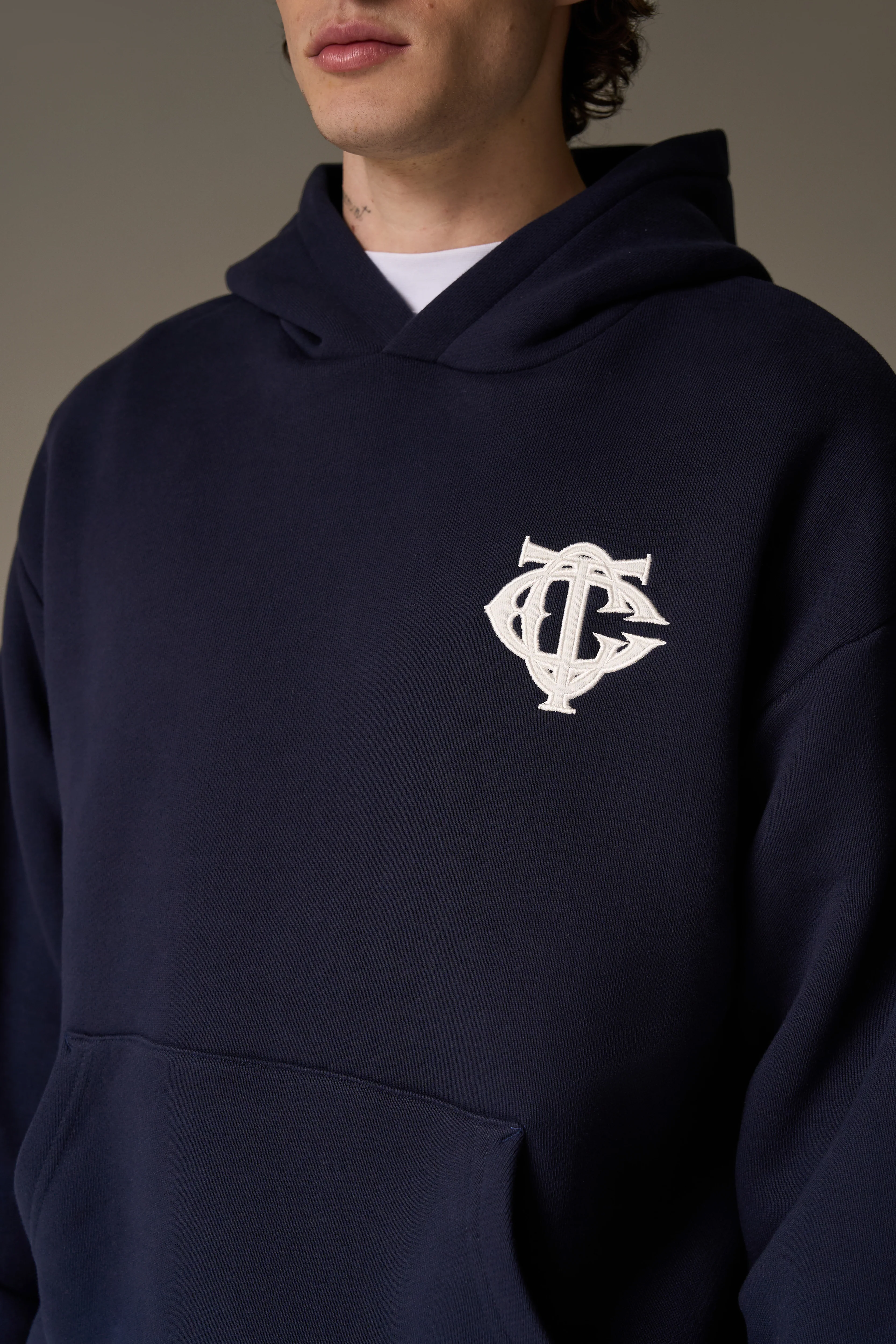 HEAVYWEIGHT MONOGRAM EMBLEM HOODIE - NAVY
