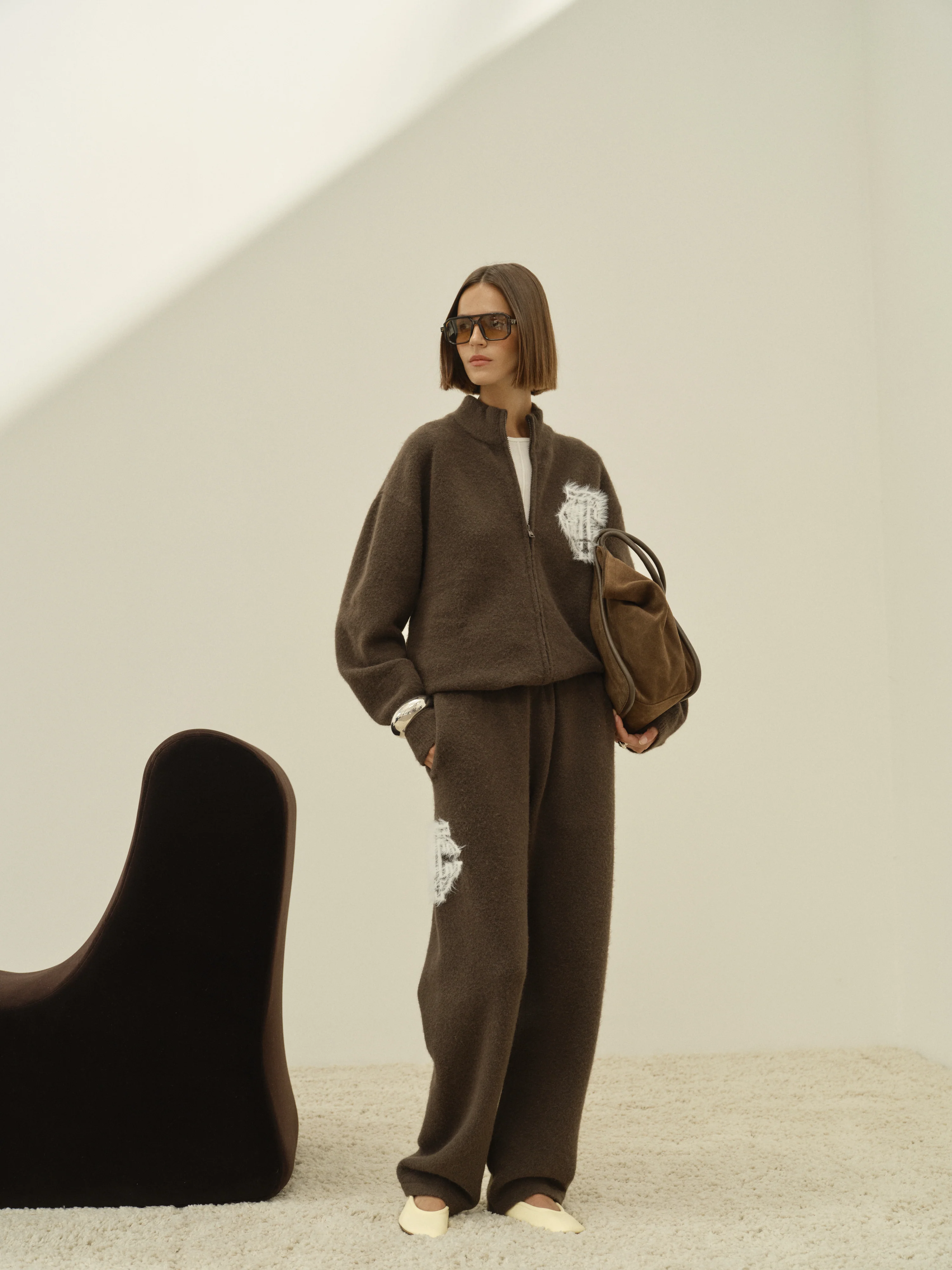 MONGRAM EMBLEM FLUFFY KNIT JOGGERS - BROWN