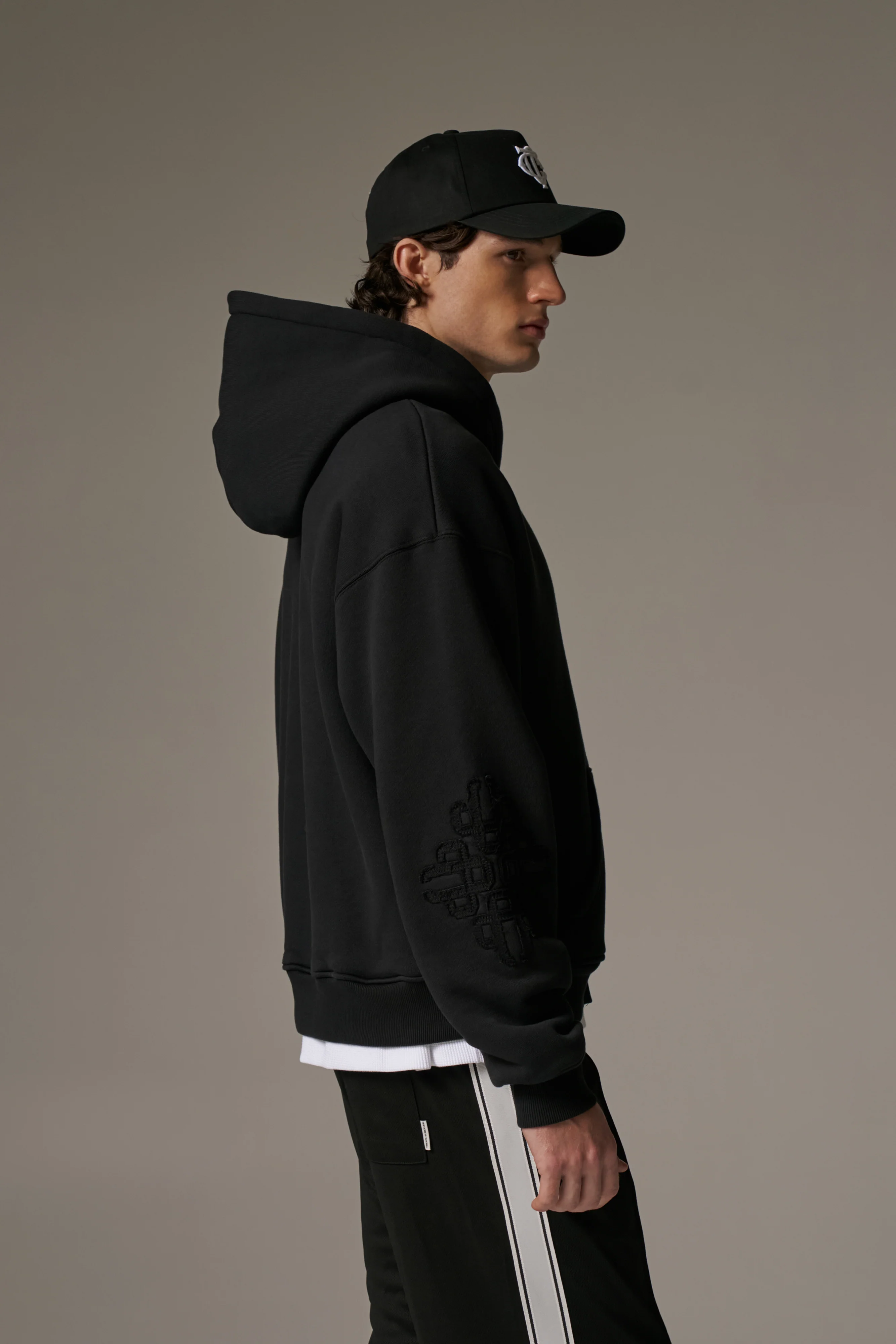 EMBLEM APPLIQUE ZIP THROUGH HOODIE - BLACK