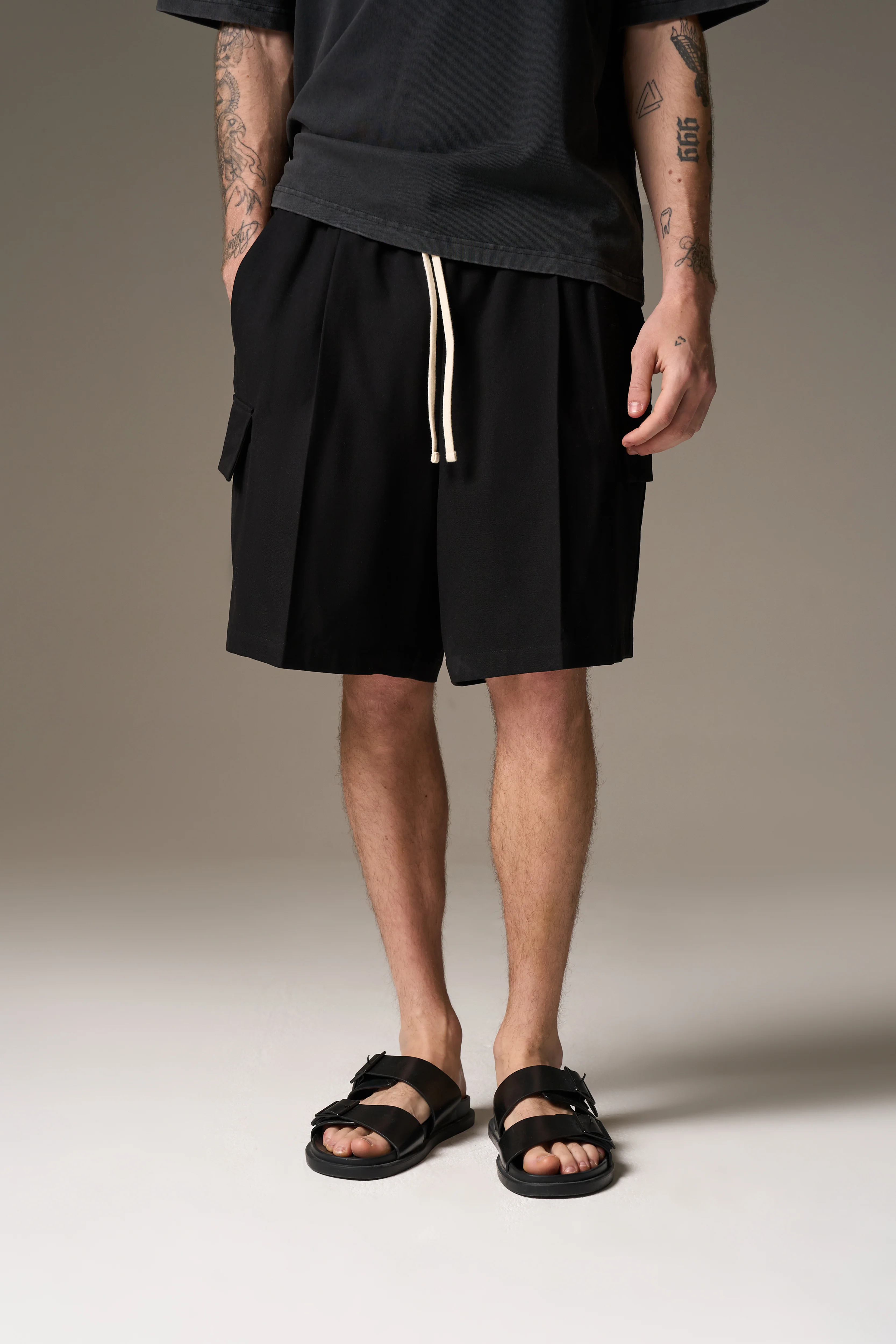 WIDE LEG SIDE POCKET SHORTS - BLACK