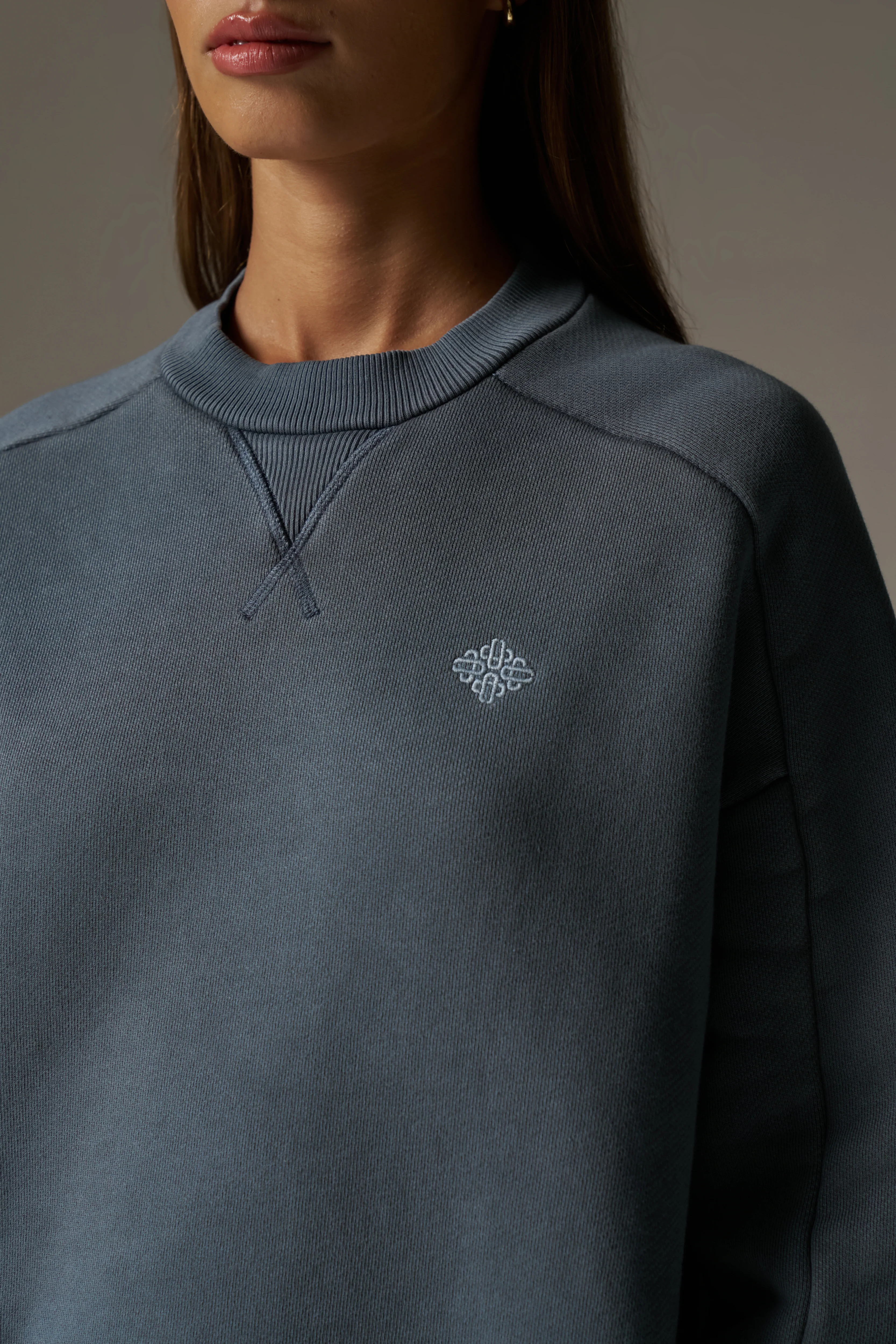LAUNDERED CLASSICS SEAM DETAIL SWEATSHIRT - PETROL BLUE