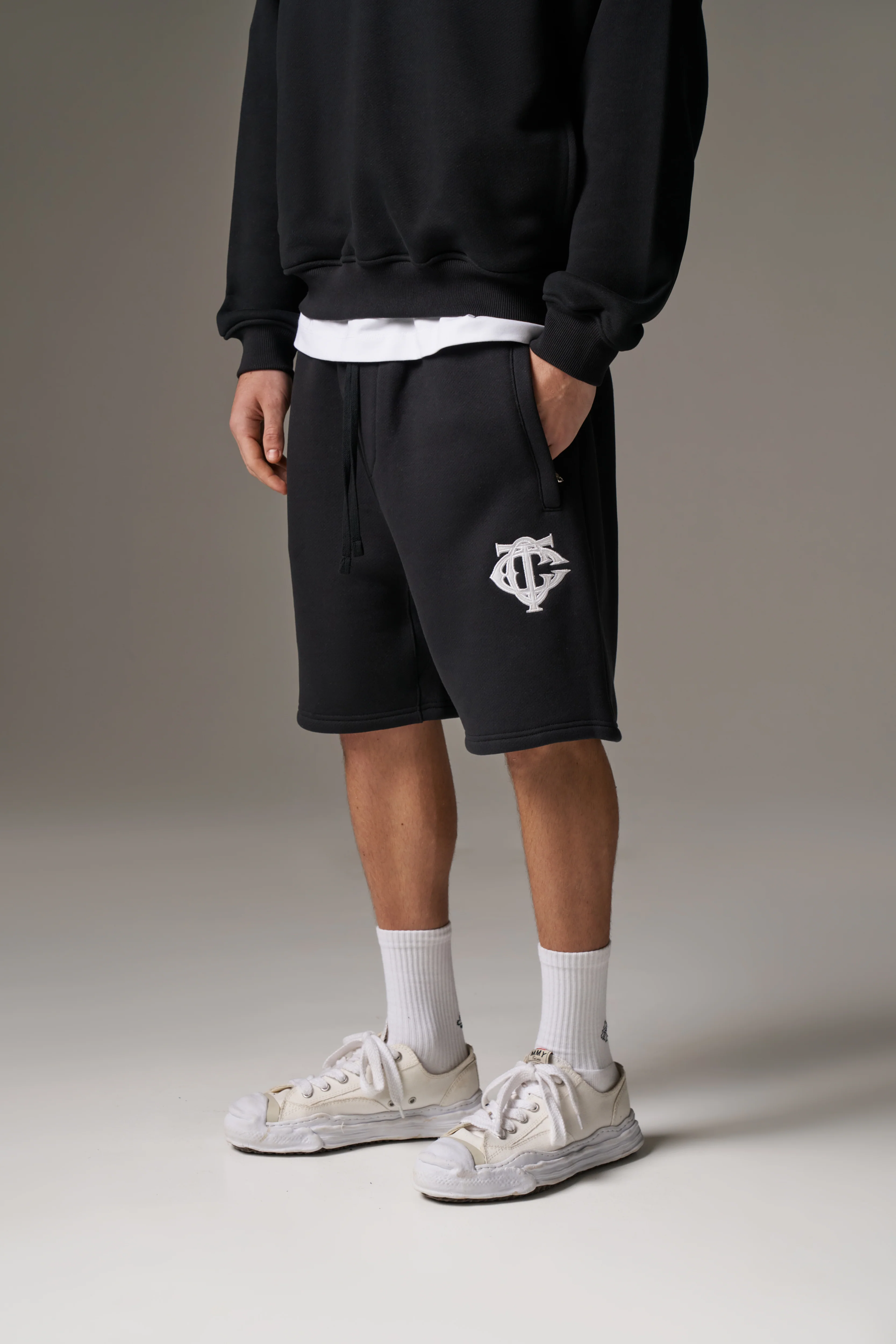 HEAVYWEIGHT MONOGRAM EMBLEM SHORTS - BLACK