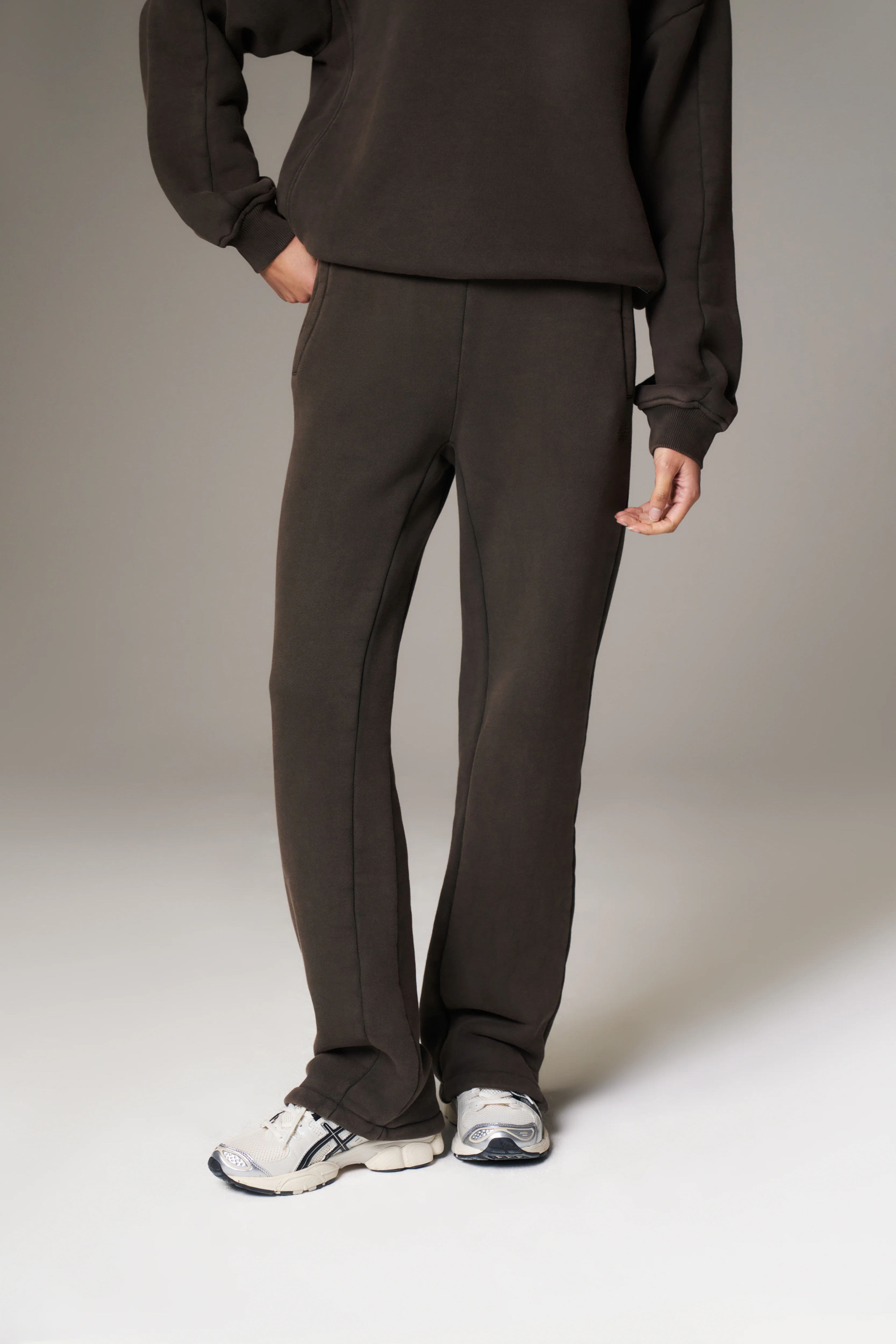 LAUNDERED CLASSICS STRAIGHT LEG JOGGERS - WASHED BROWN