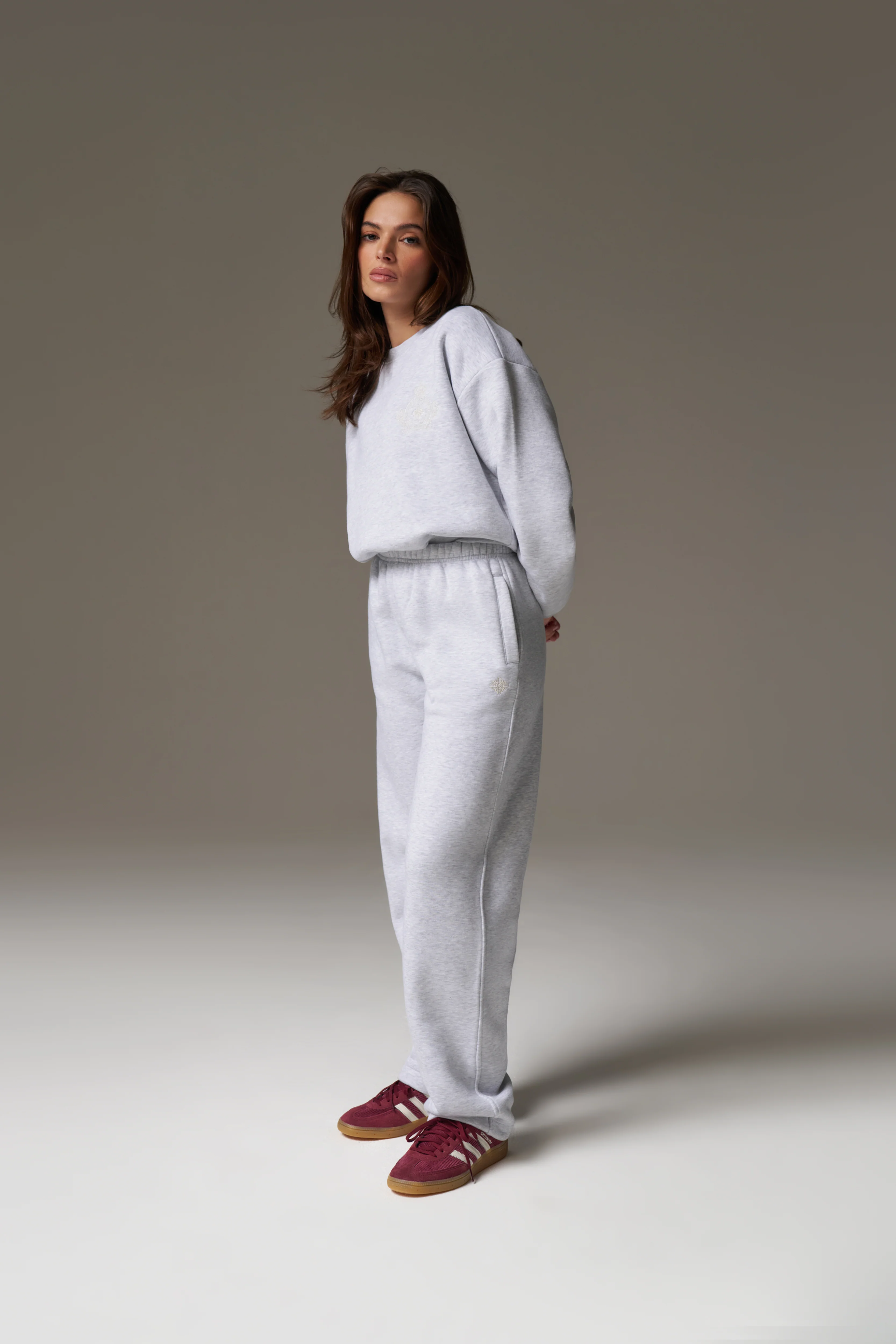 EMBROIDERED CREST SWEATSHIRT - GREY MARL