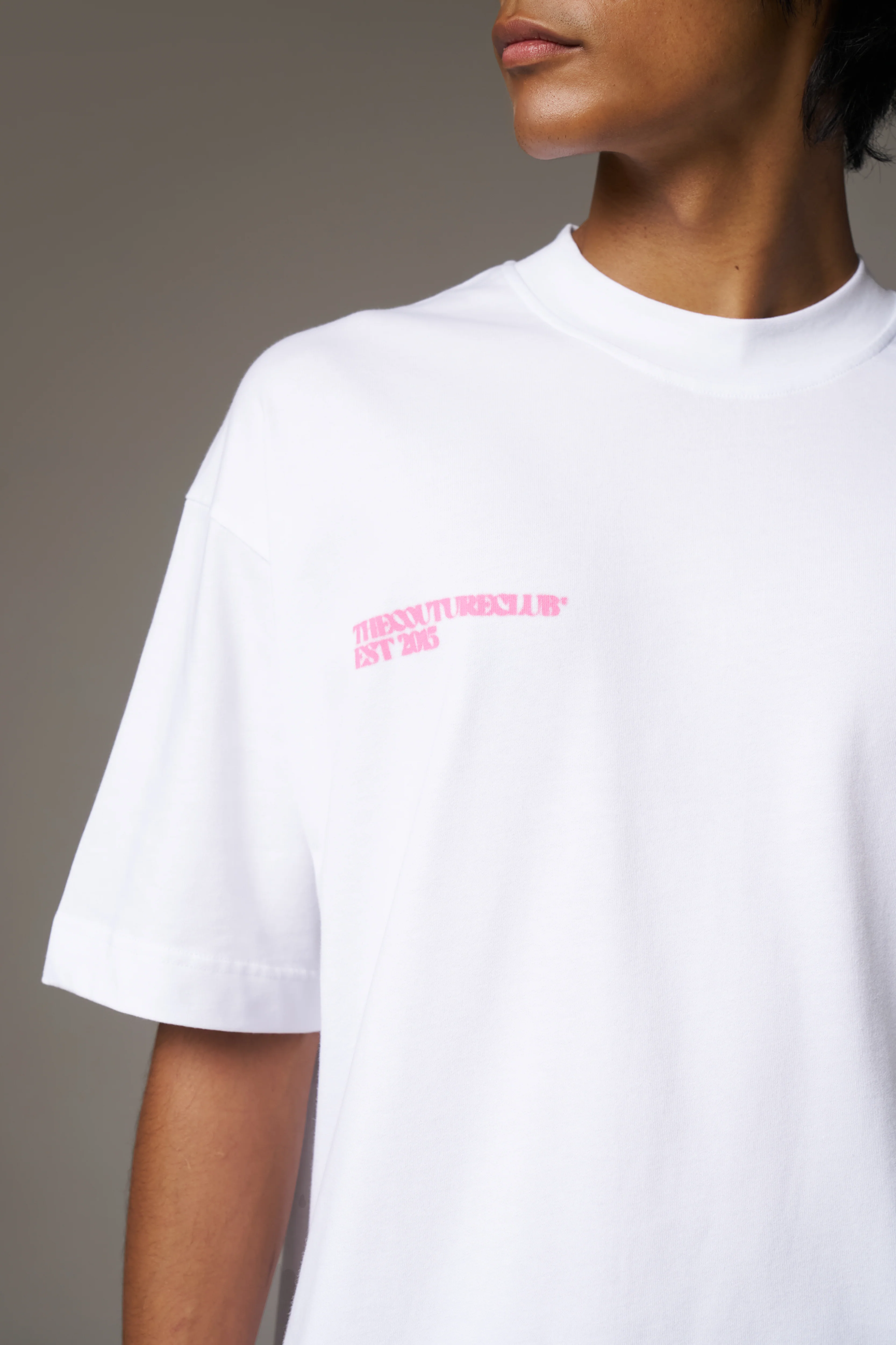 BLURRED GRAPHIC EMBLEM T-SHIRT - PINK