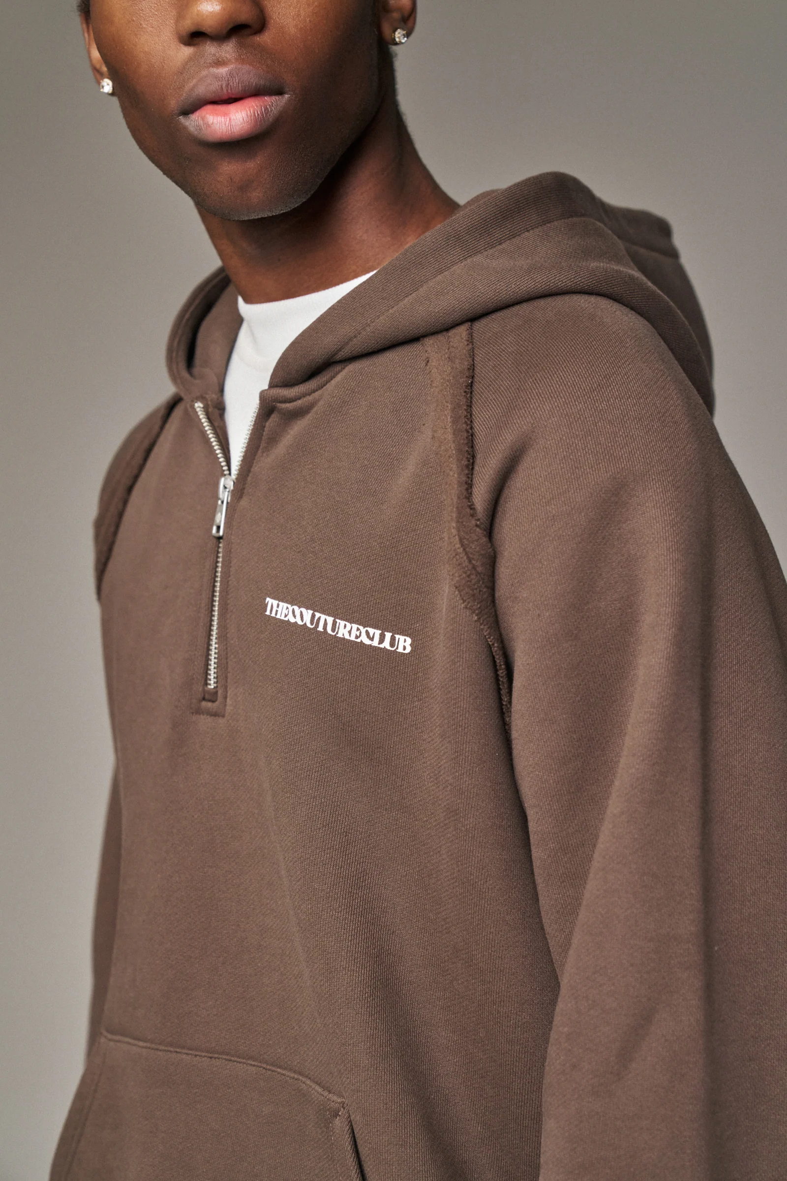 COPYRIGHT QUARTER ZIP HOODIE - BROWN