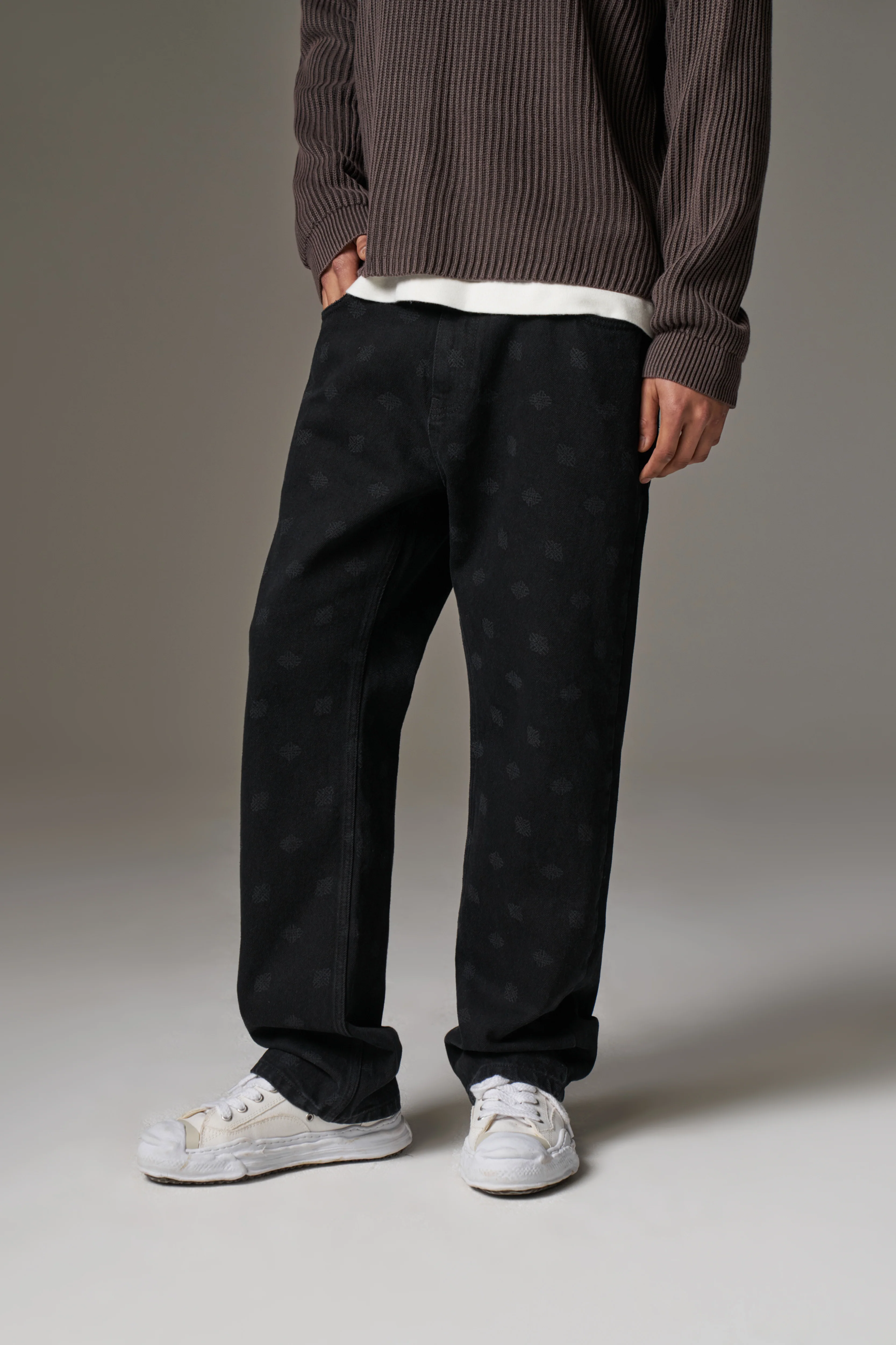 LASER PRINT EMBLEM JEANS - BLACK WASH