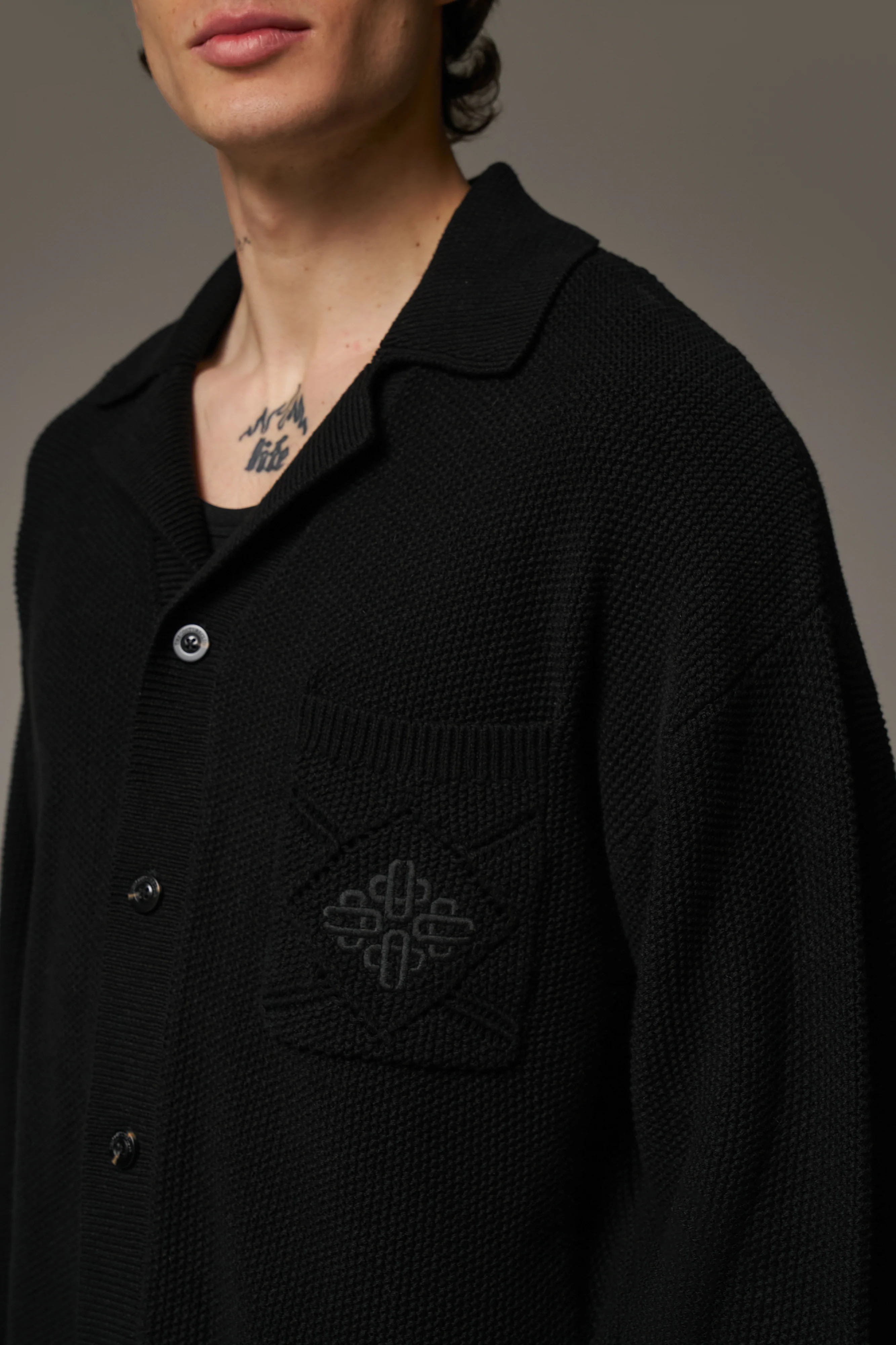 CROCHET KNITTED EMBLEM POCKET SHIRT - BLACK