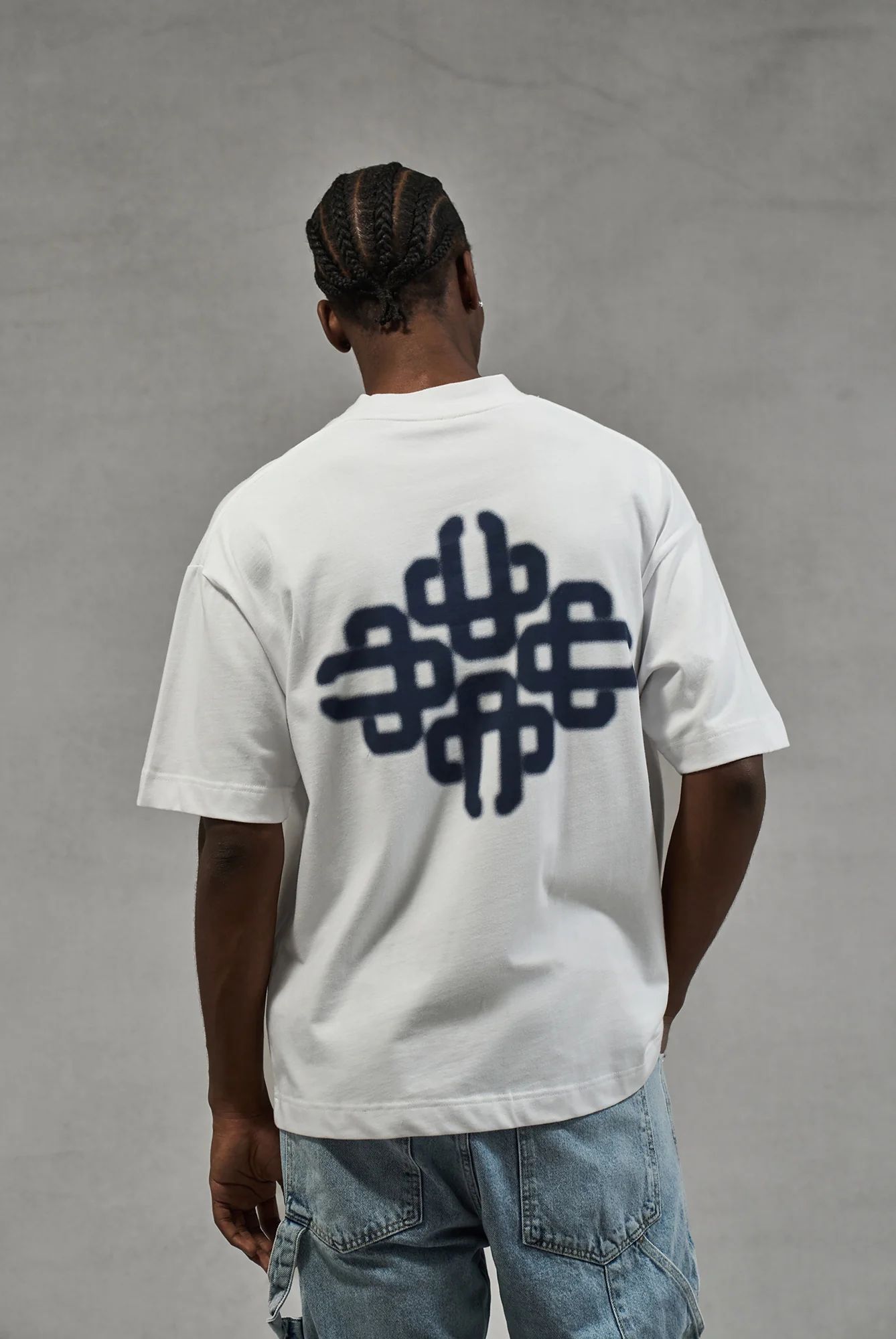 BLURRED GRAPHIC EMBLEM T-SHIRT - NAVY