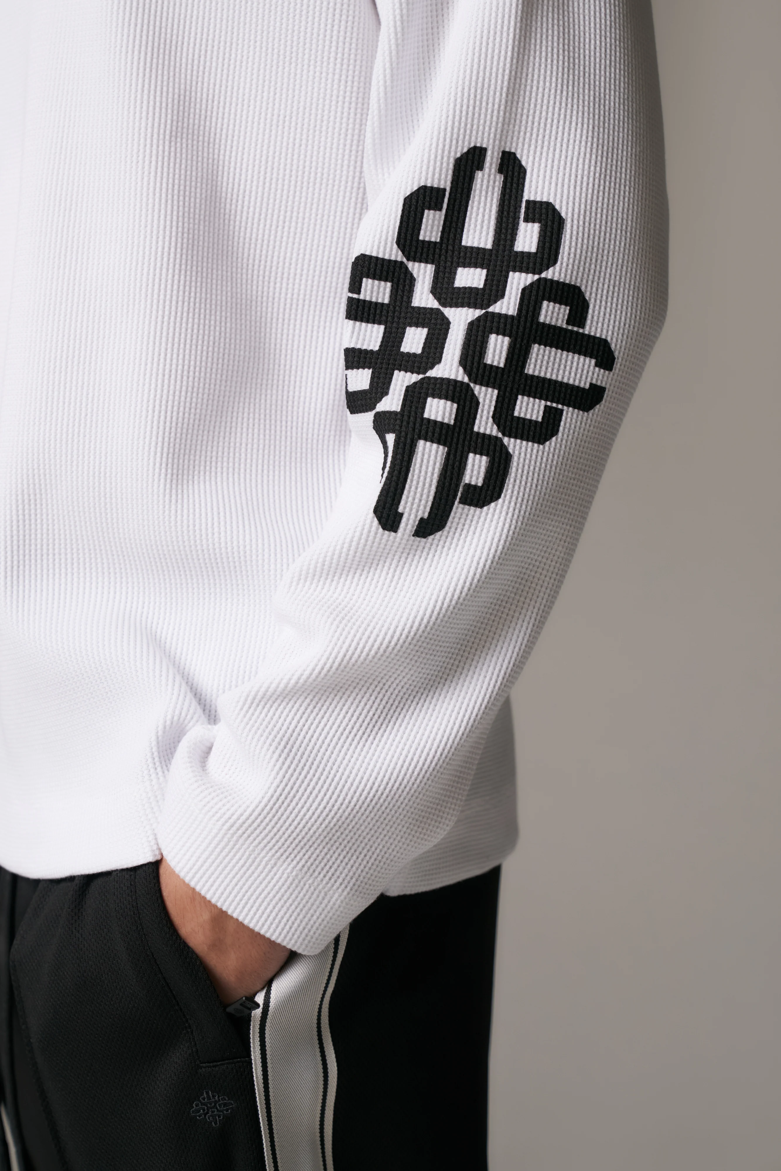 EMBLEM WAFFLE LONG SLEEVE T-SHIRT - WHITE