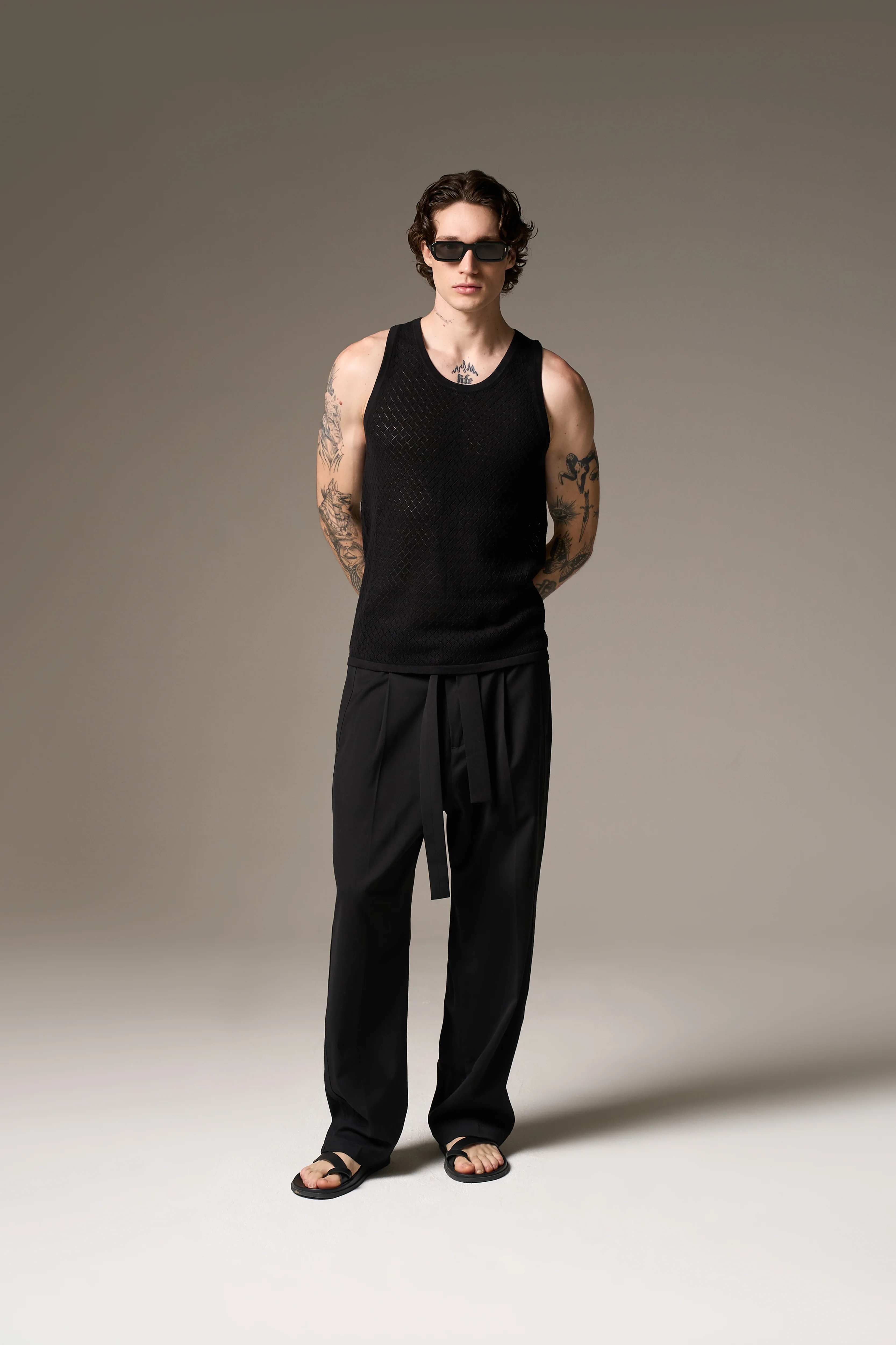 KNITTED VEST - BLACK
