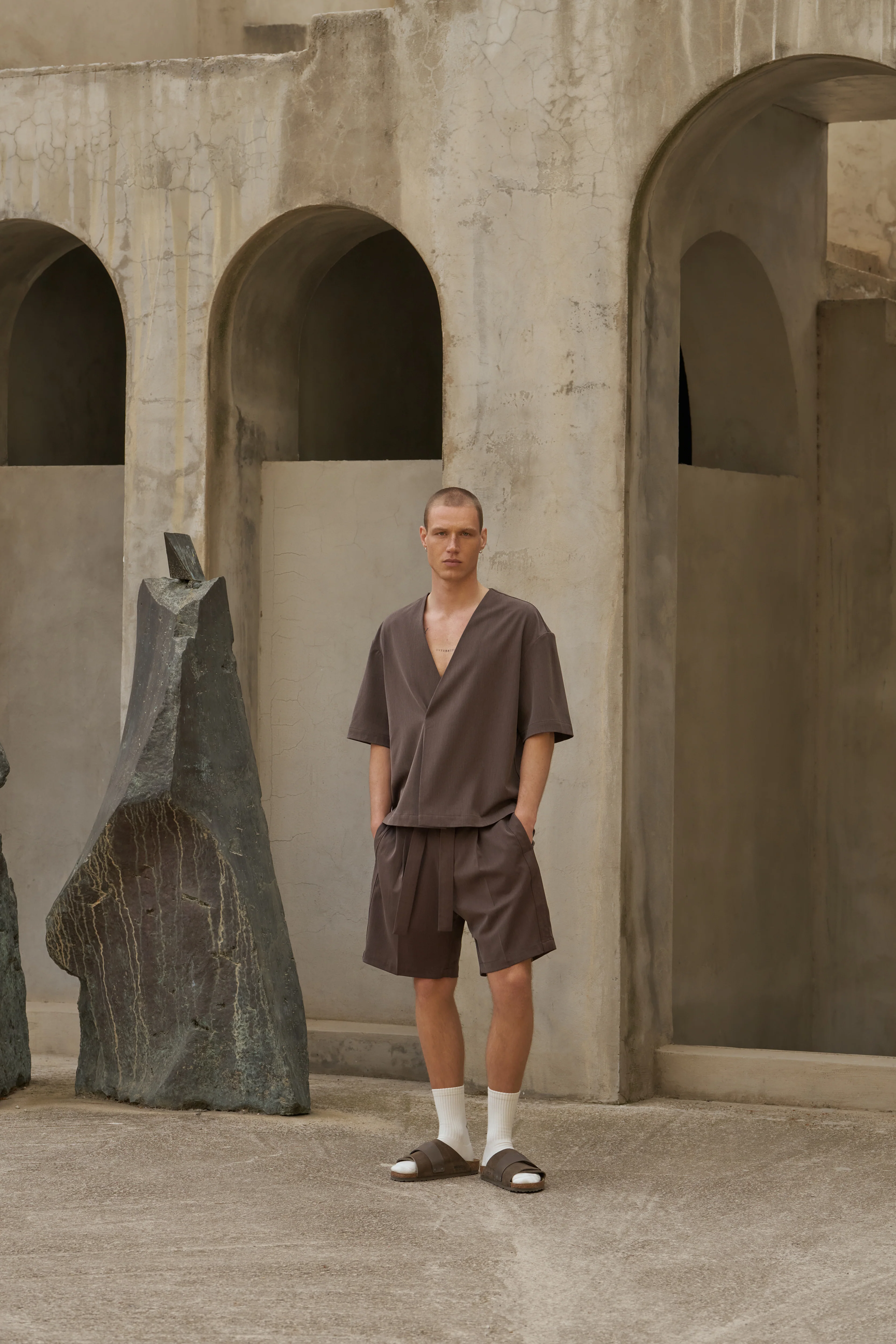 SMART WOVEN SHORTS - BROWN