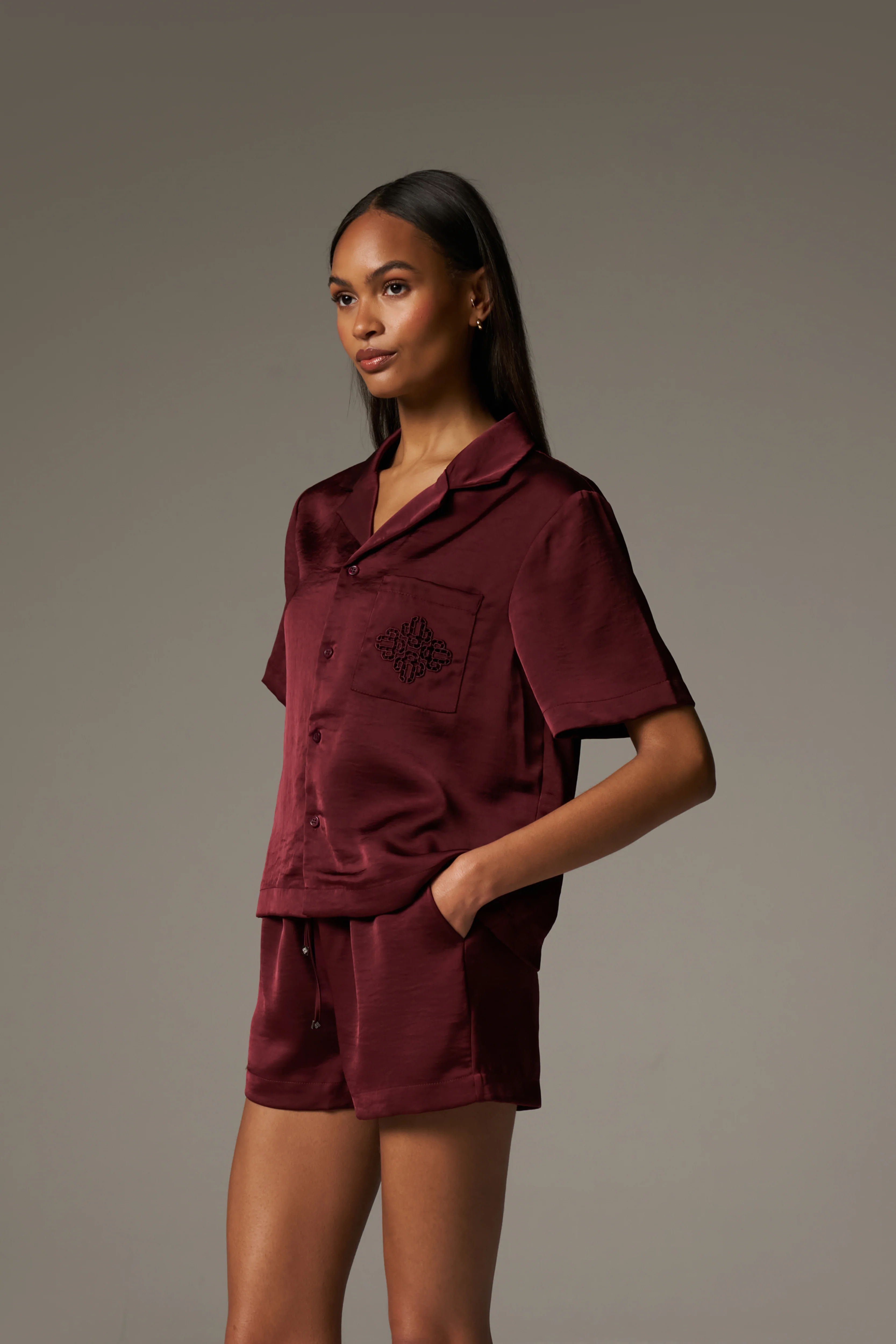 SATIN SHORT SLEEVE EMBLEM SHIRT - BURGUNDY