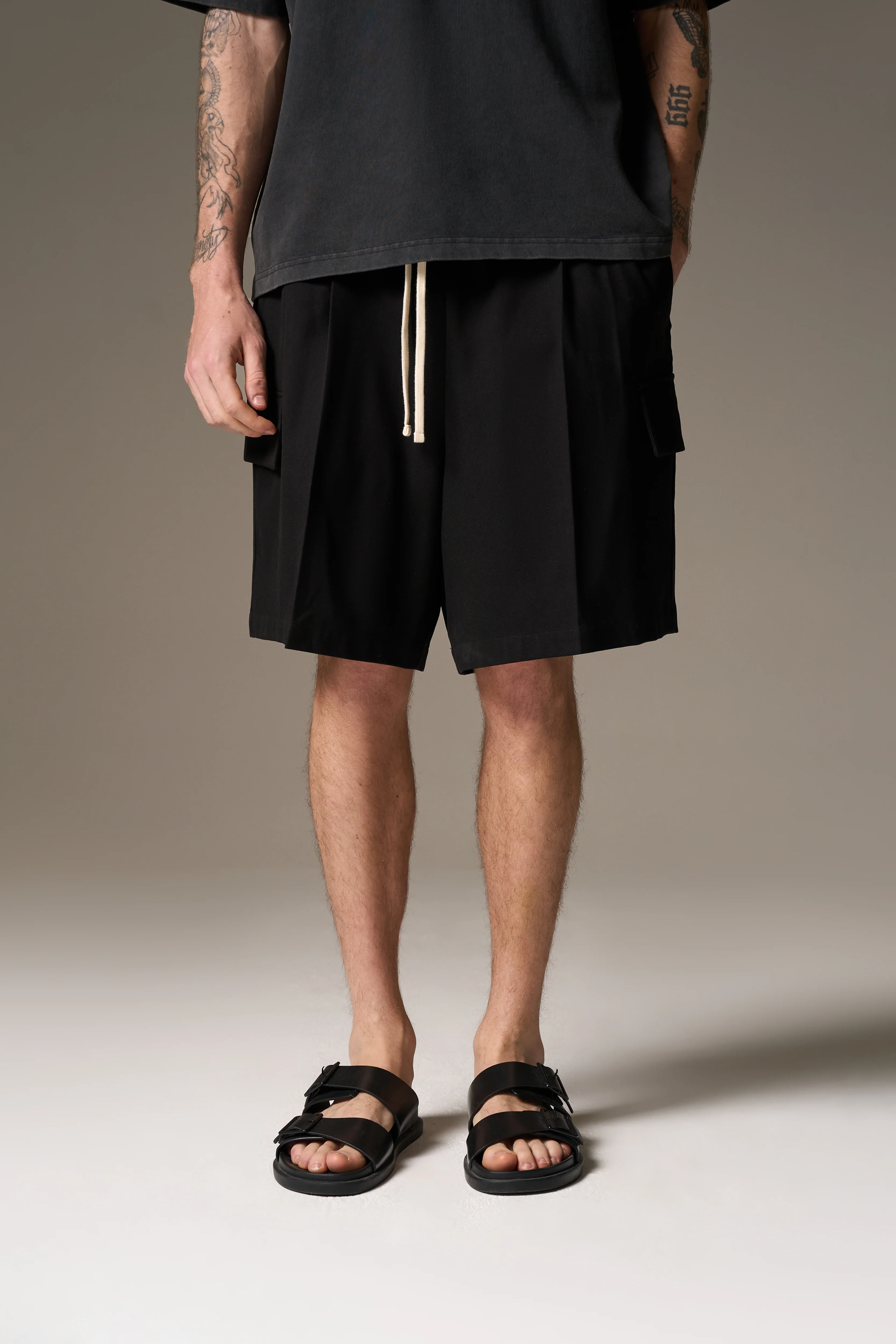 WIDE LEG SIDE POCKET SHORTS - BLACK