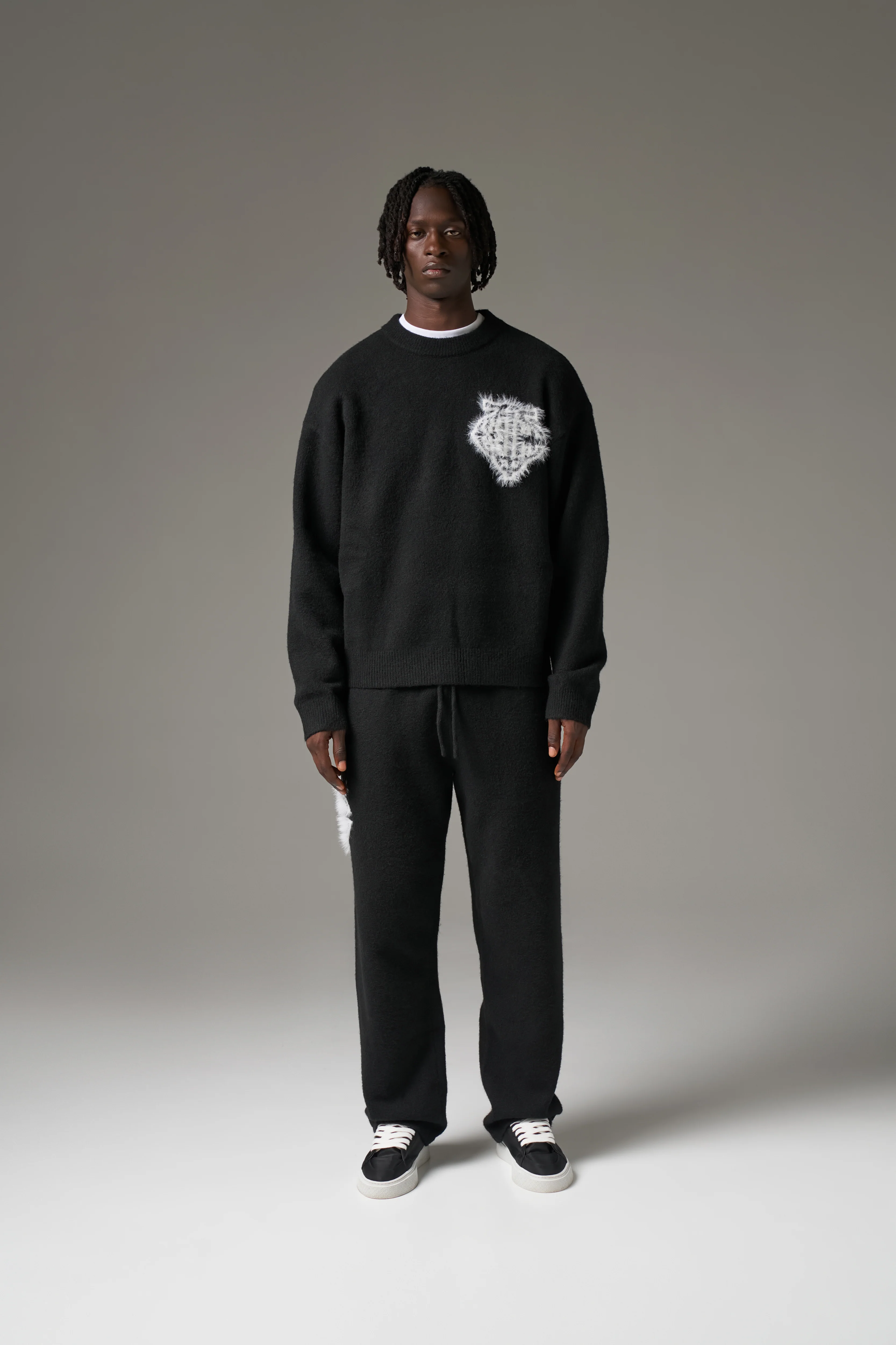 MONOGRAM EMBLEM FLUFFY KNIT CREW - BLACK