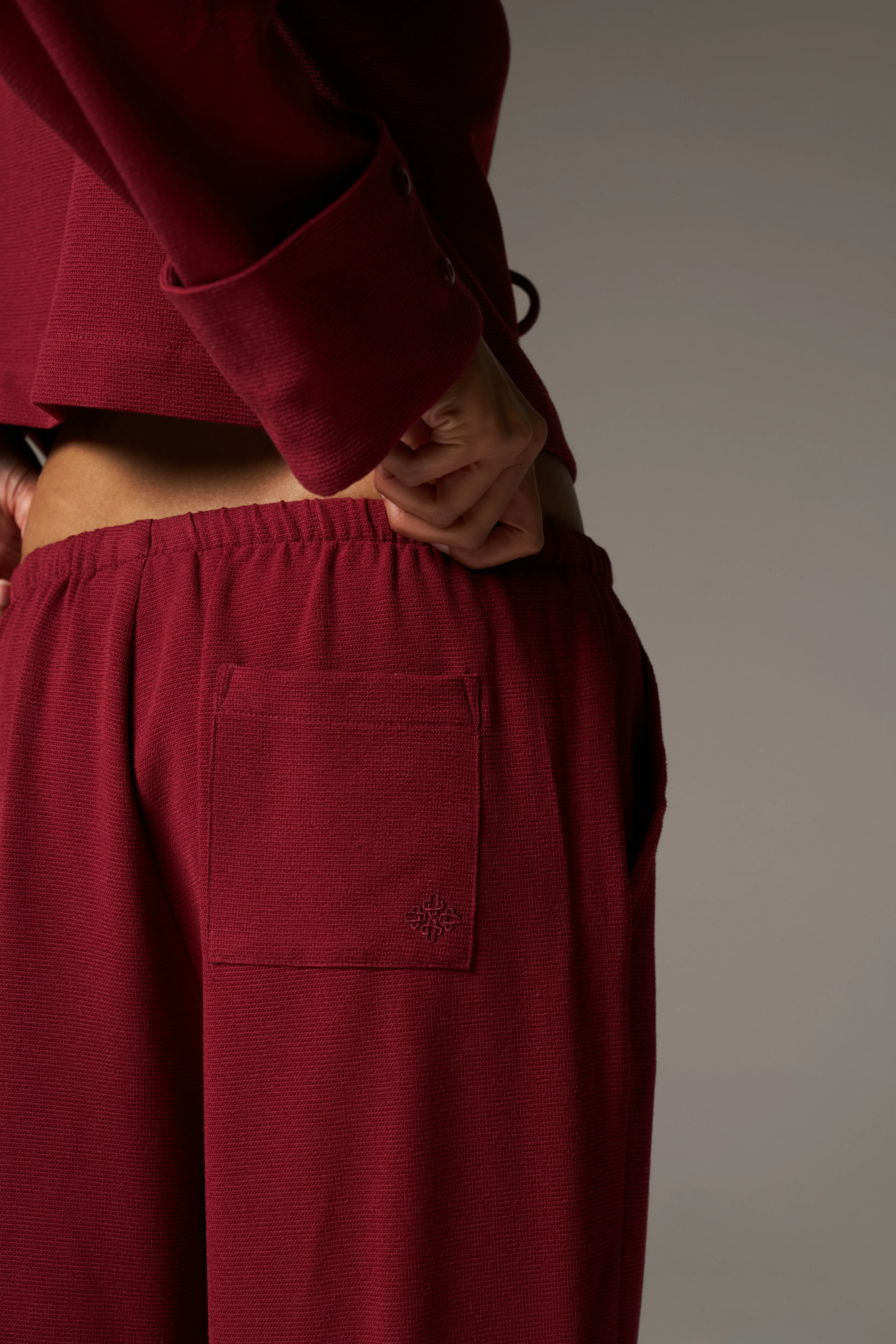 TEXTURED LINEN BUTTON DETAIL TROUSER - BURGUNDY