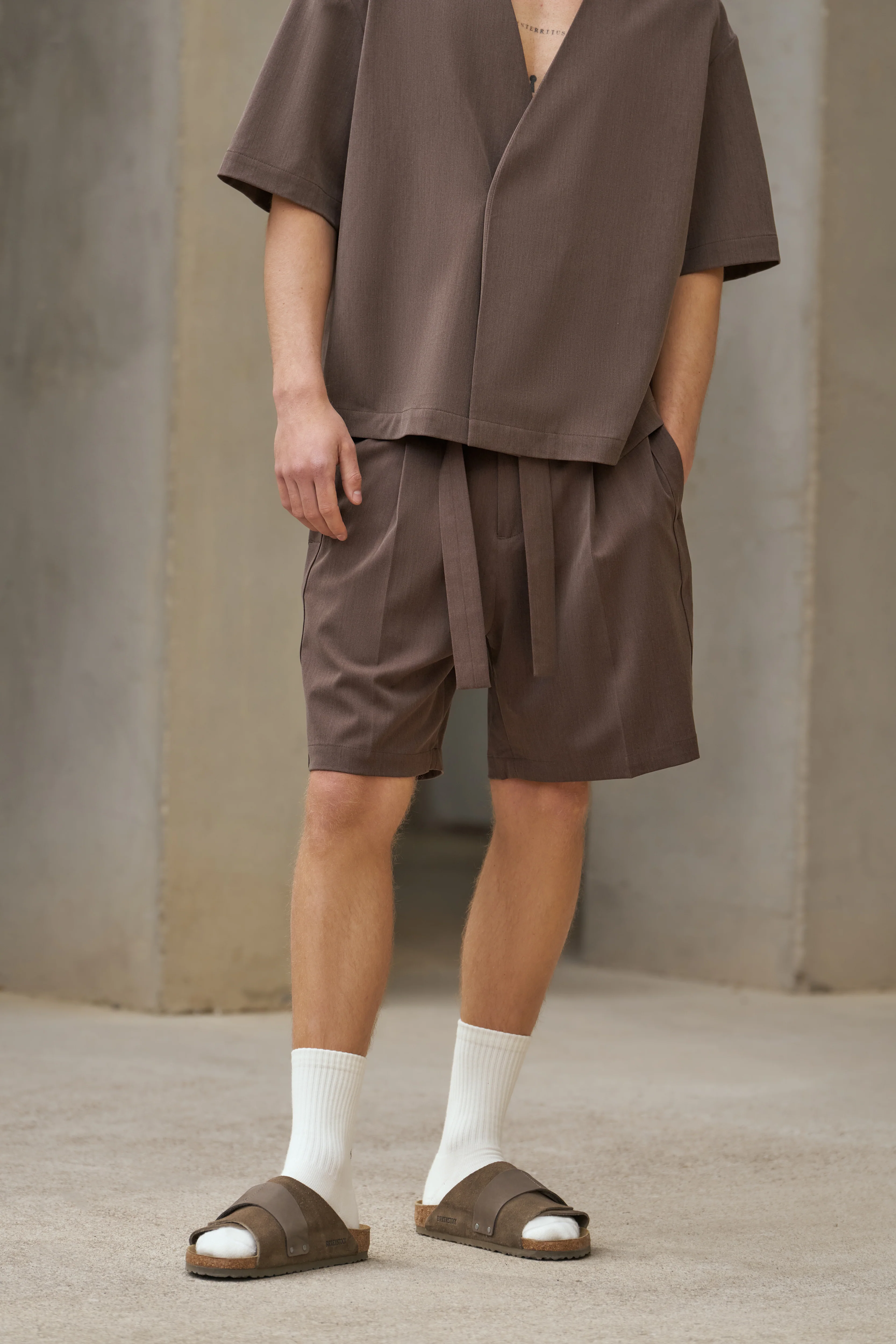 SMART WOVEN SHORTS - BROWN