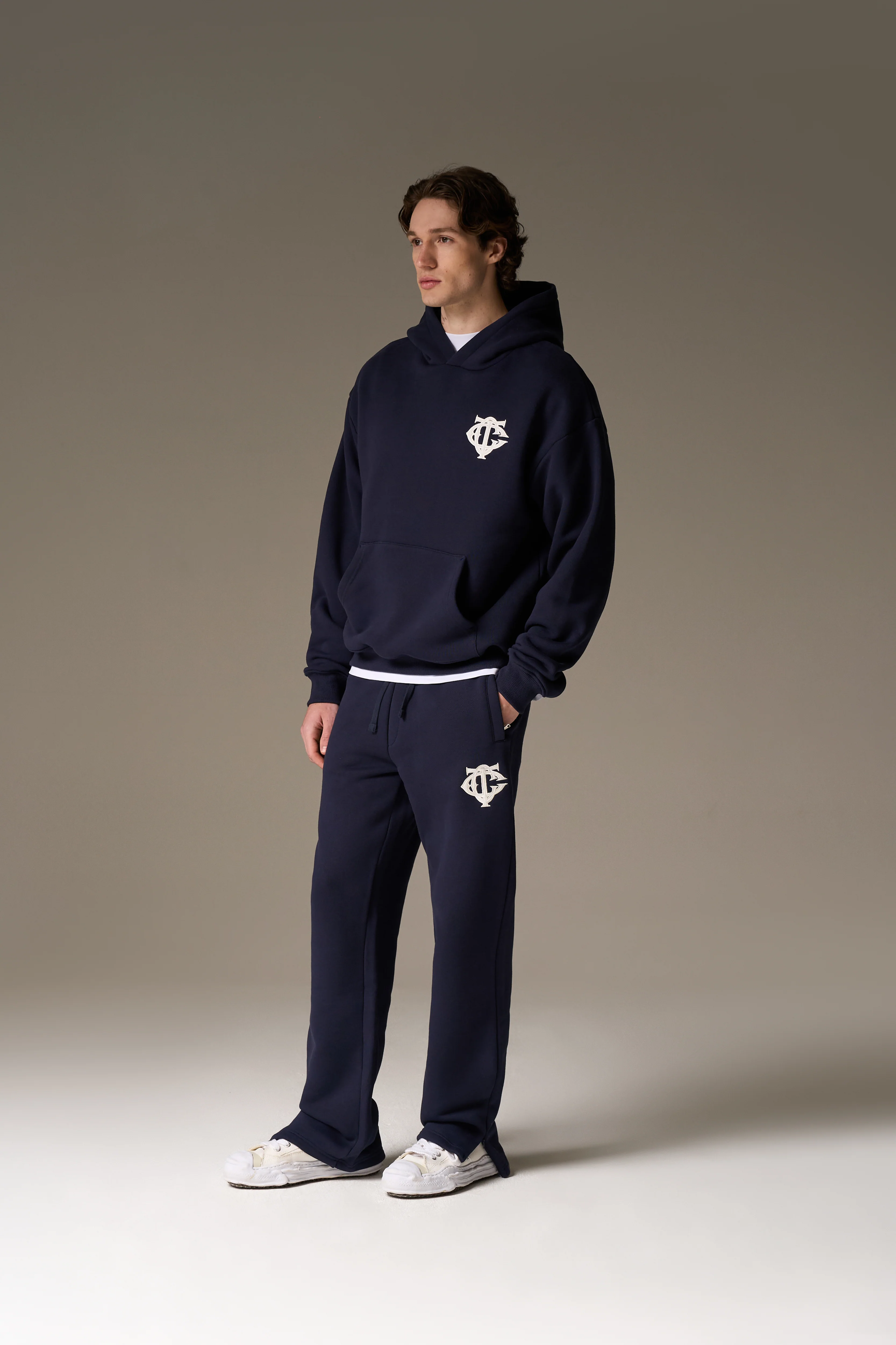 HEAVYWEIGHT MONOGRAM EMBLEM HOODIE - NAVY