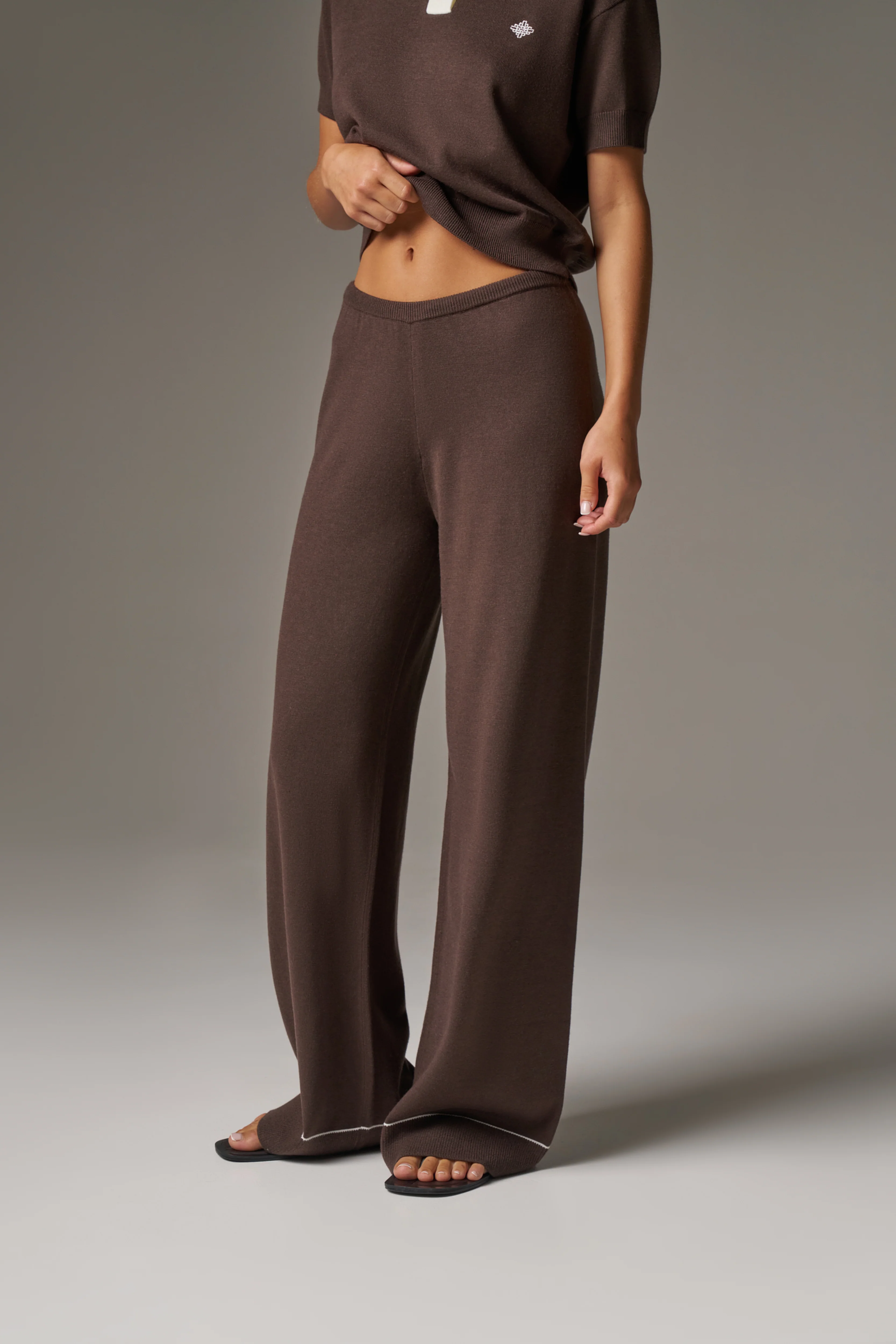 KNITTED PANEL TROUSERS - BROWN