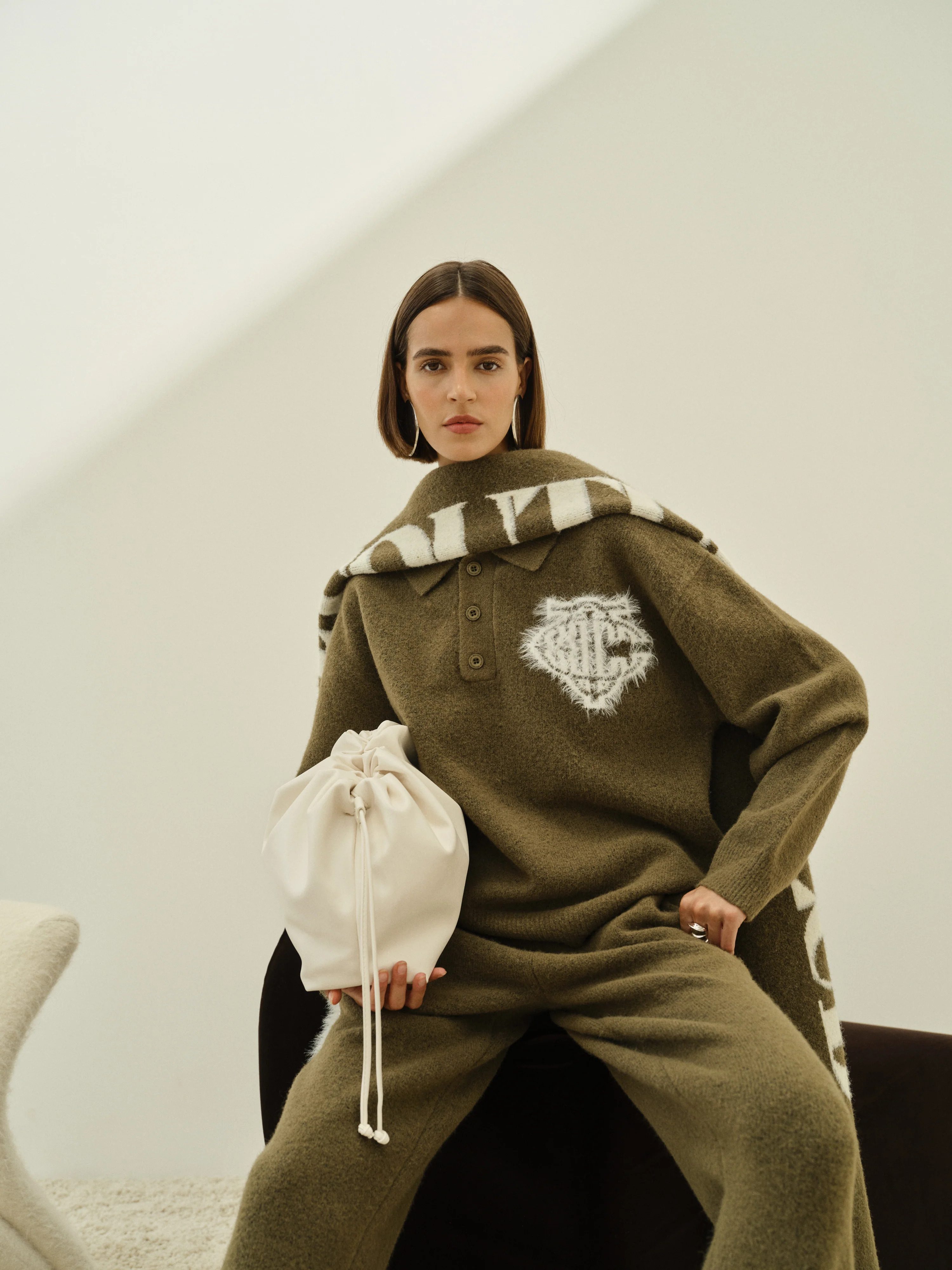 MONOGRAM EMBLEM FLUFFY KNIT POLO - KHAKI