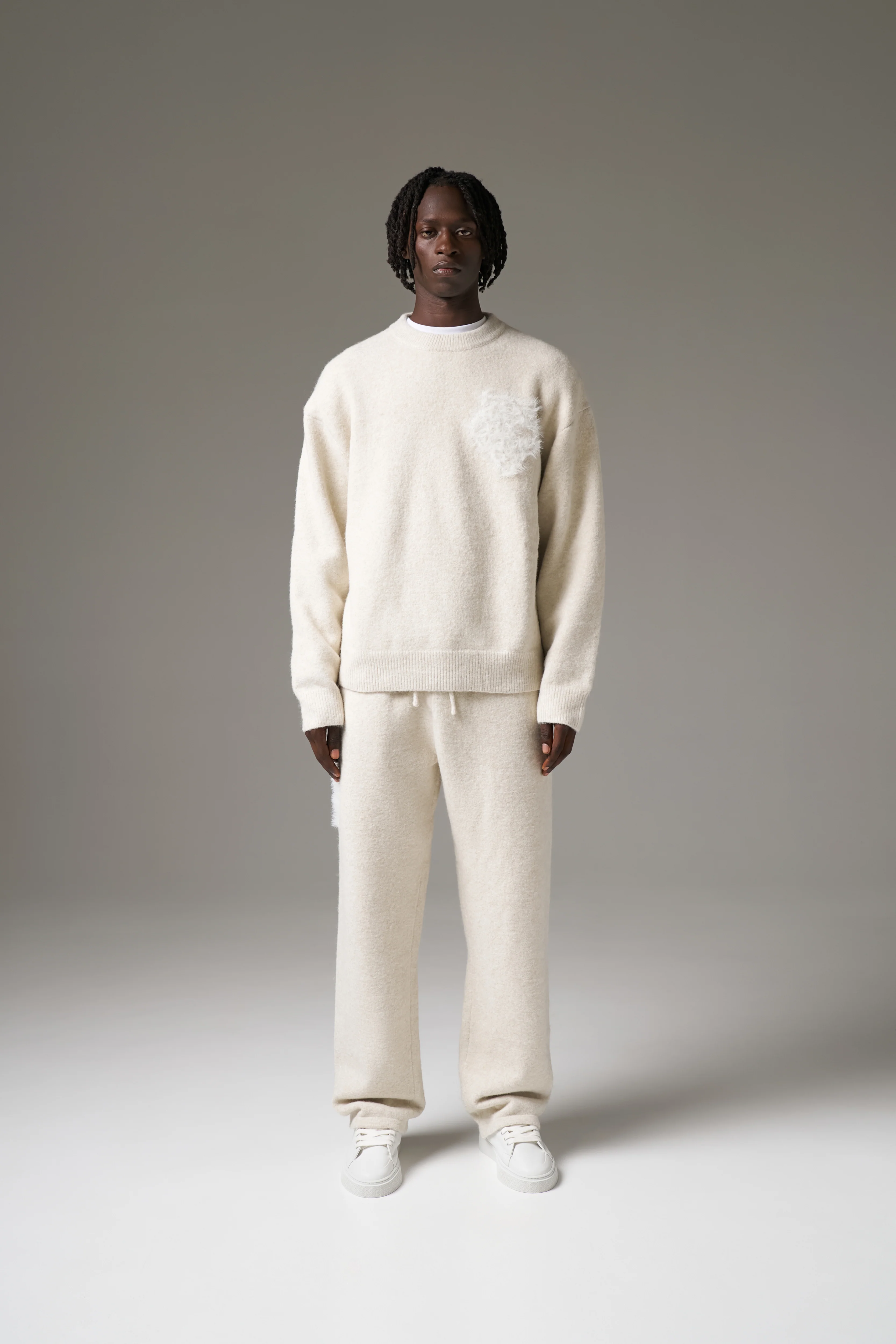 MONOGRAM EMBLEM FLUFFY KNIT CREW - BEIGE