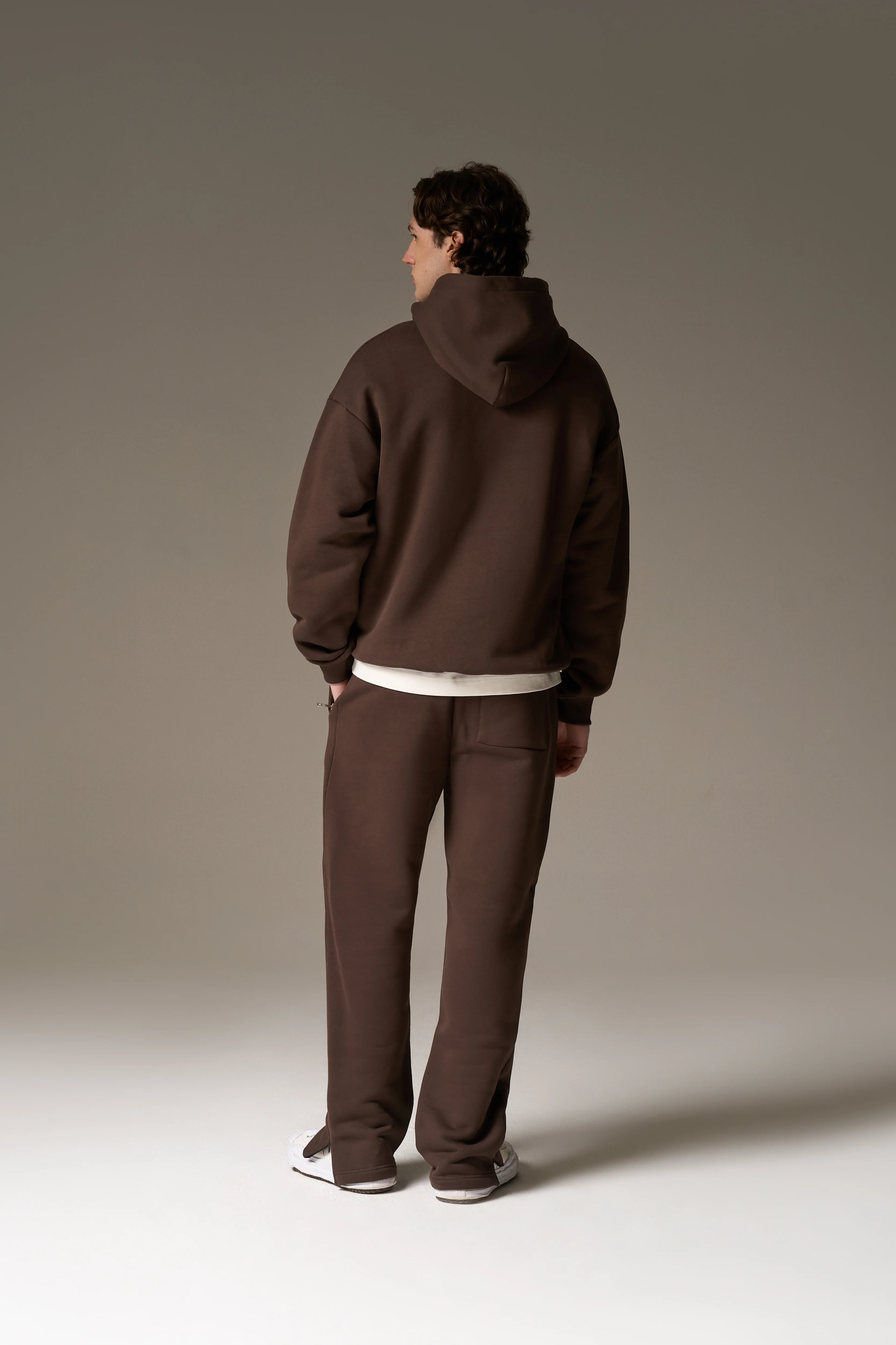 HEAVYWEIGHT MONOGRAM EMBLEM HOODIE - BROWN