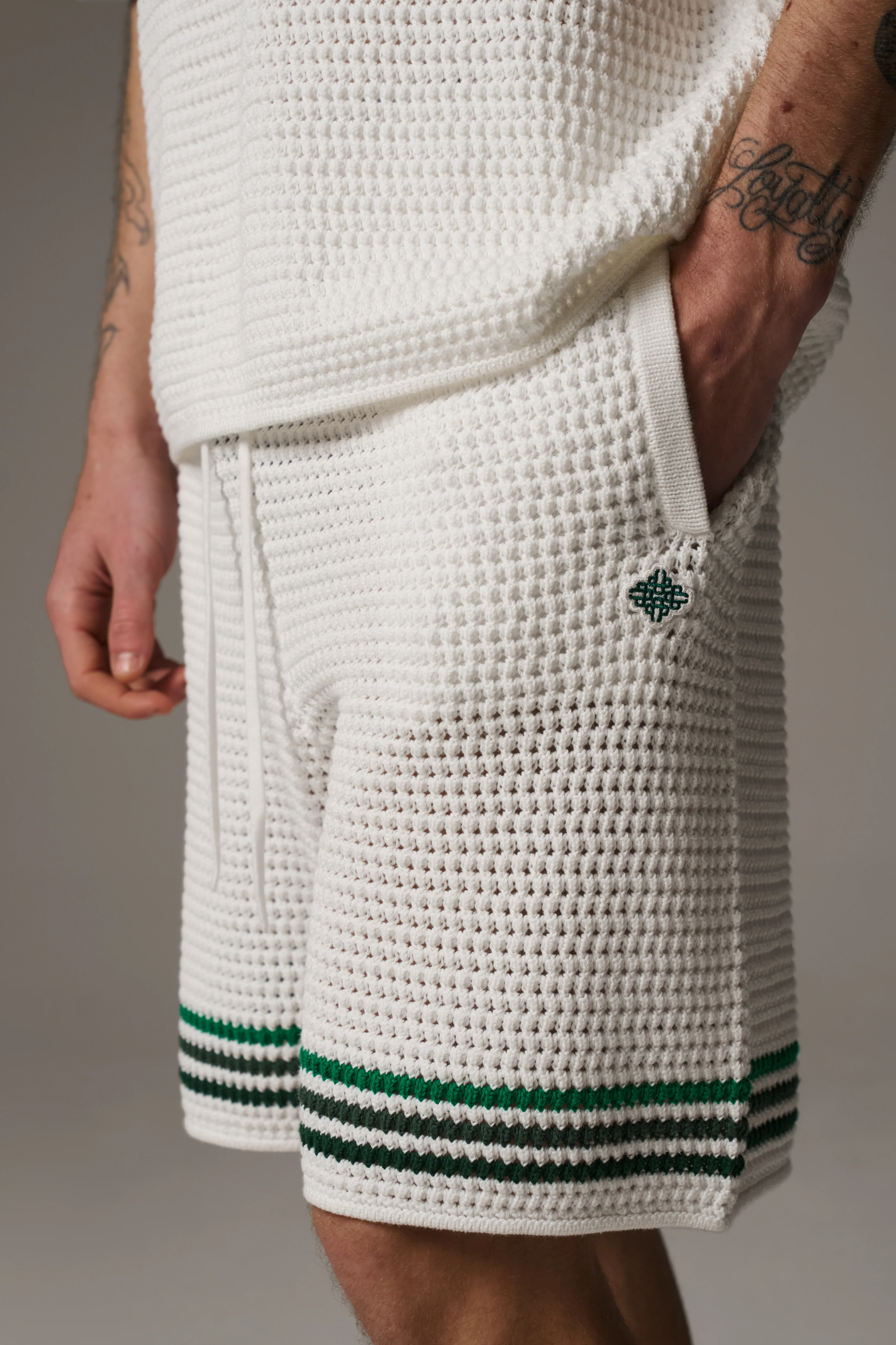 STRIPE CROCHET KNIT SHORTS - WHITE