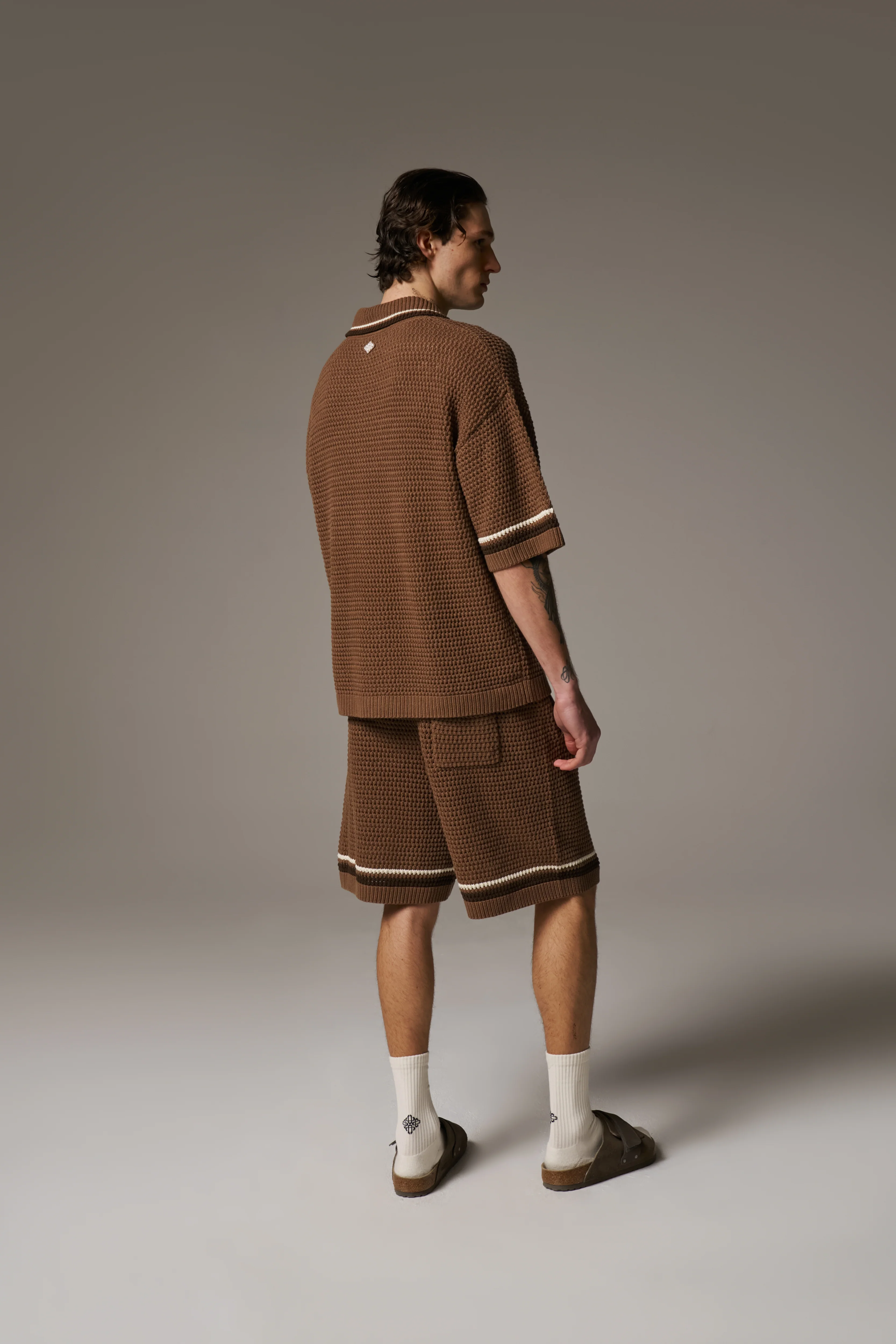 CROCHET KNITTED STRIPE SHIRT - BROWN