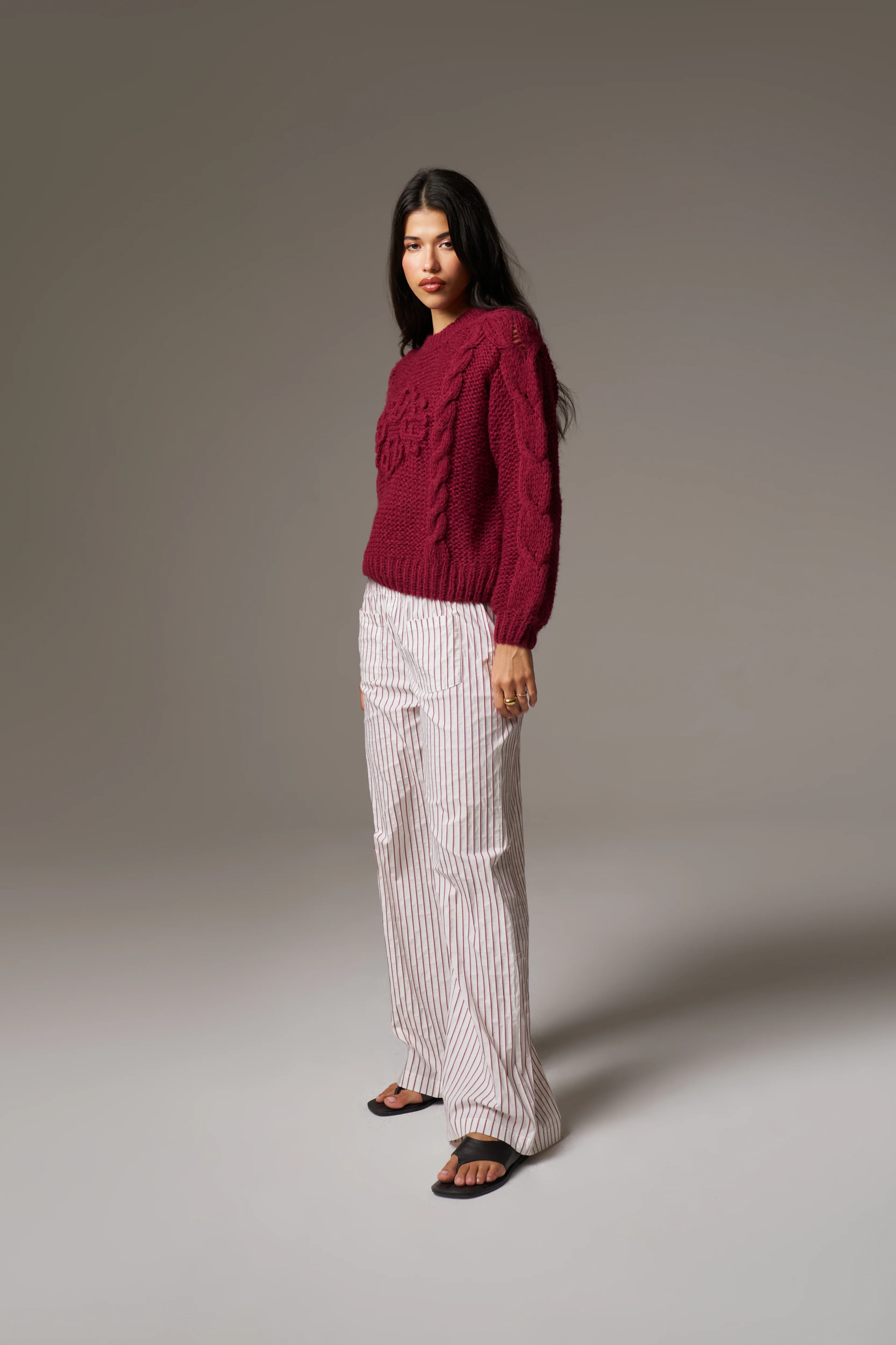 EMBLEM PLAITED OVERSIZED KNIT JUMPER - BURGUNDY