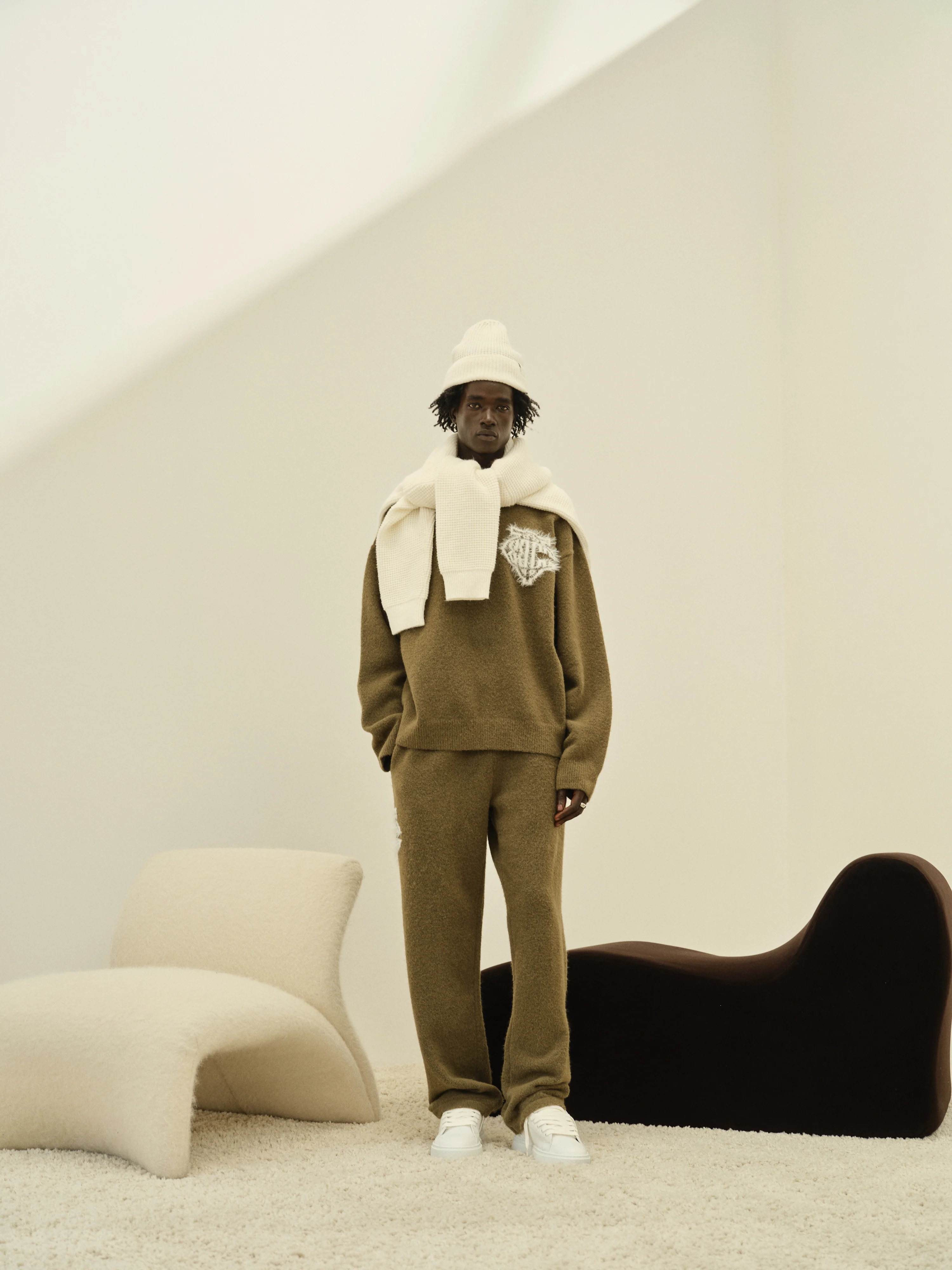 MONGRAM EMBLEM FLUFFY KNIT JOGGERS - KHAKI