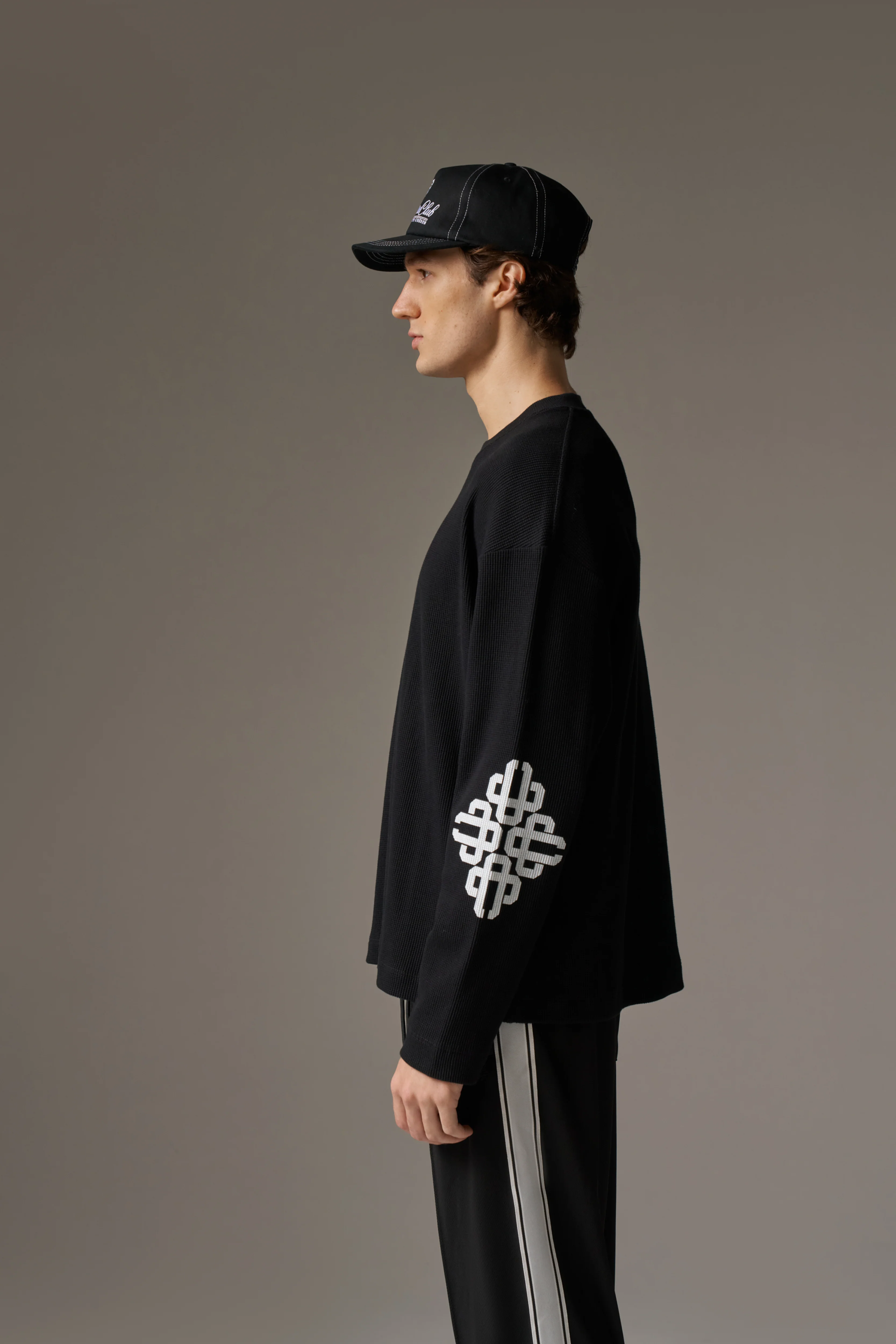 EMBLEM WAFFLE LONG SLEEVE T-SHIRT - BLACK