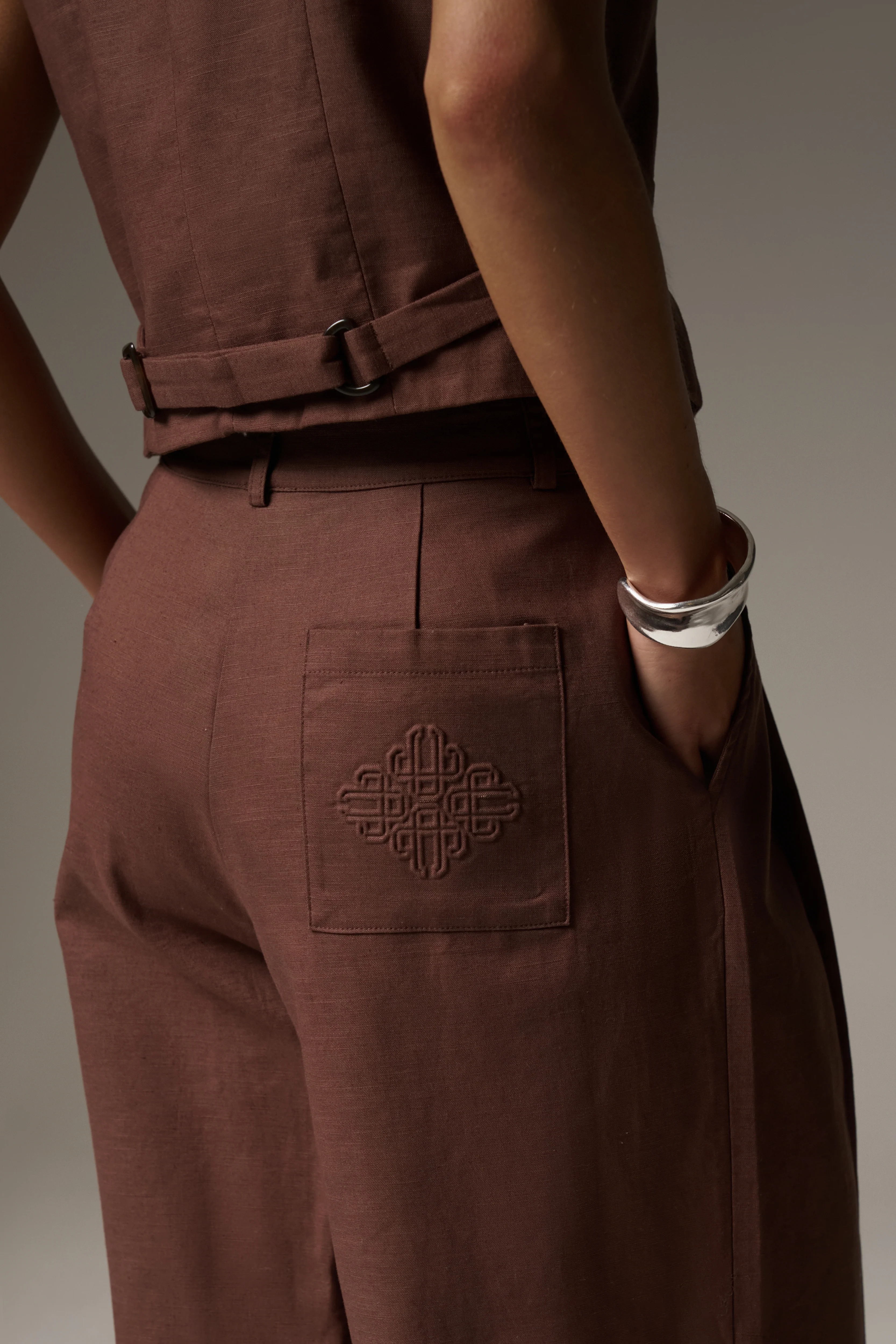 LINEN BLEND WIDE LEG PLEATED TROUSERS - CHOCOLATE