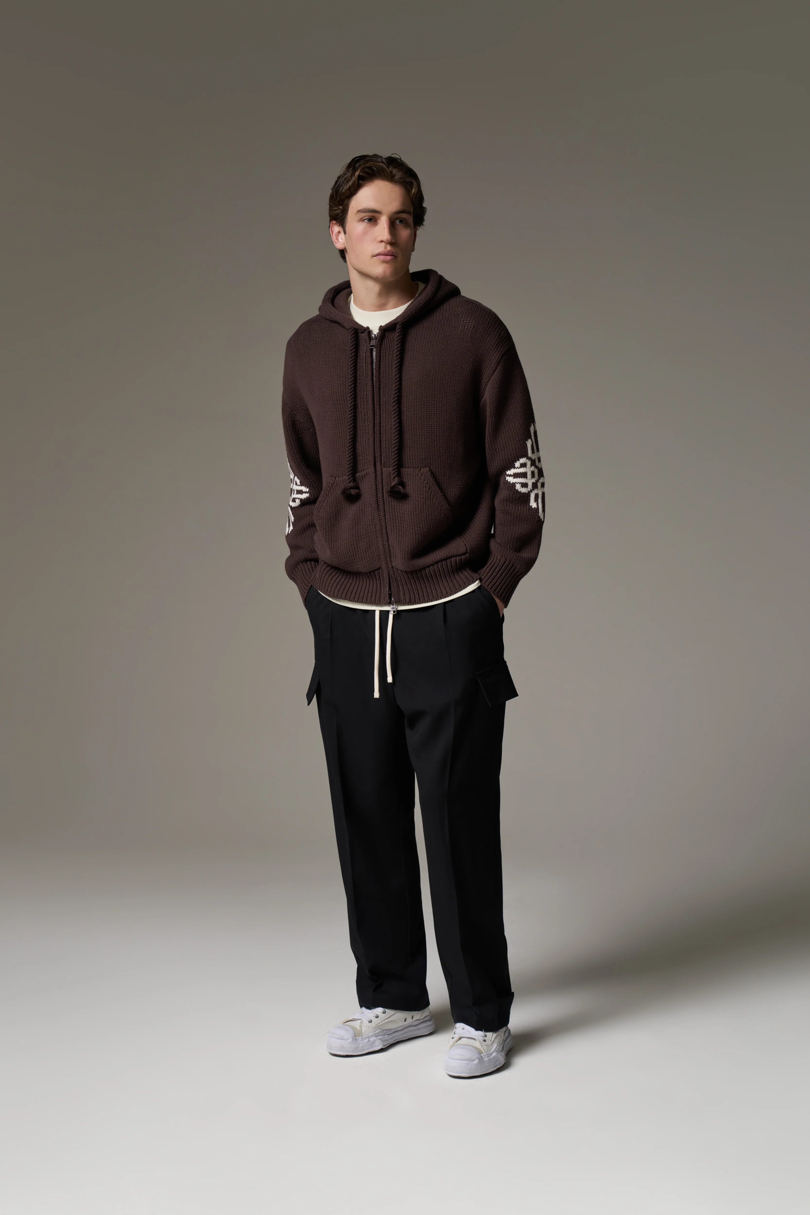 CHUNKY KNIT EMBLEM ZIP THROUGH HOODIE - CHOCOLATE