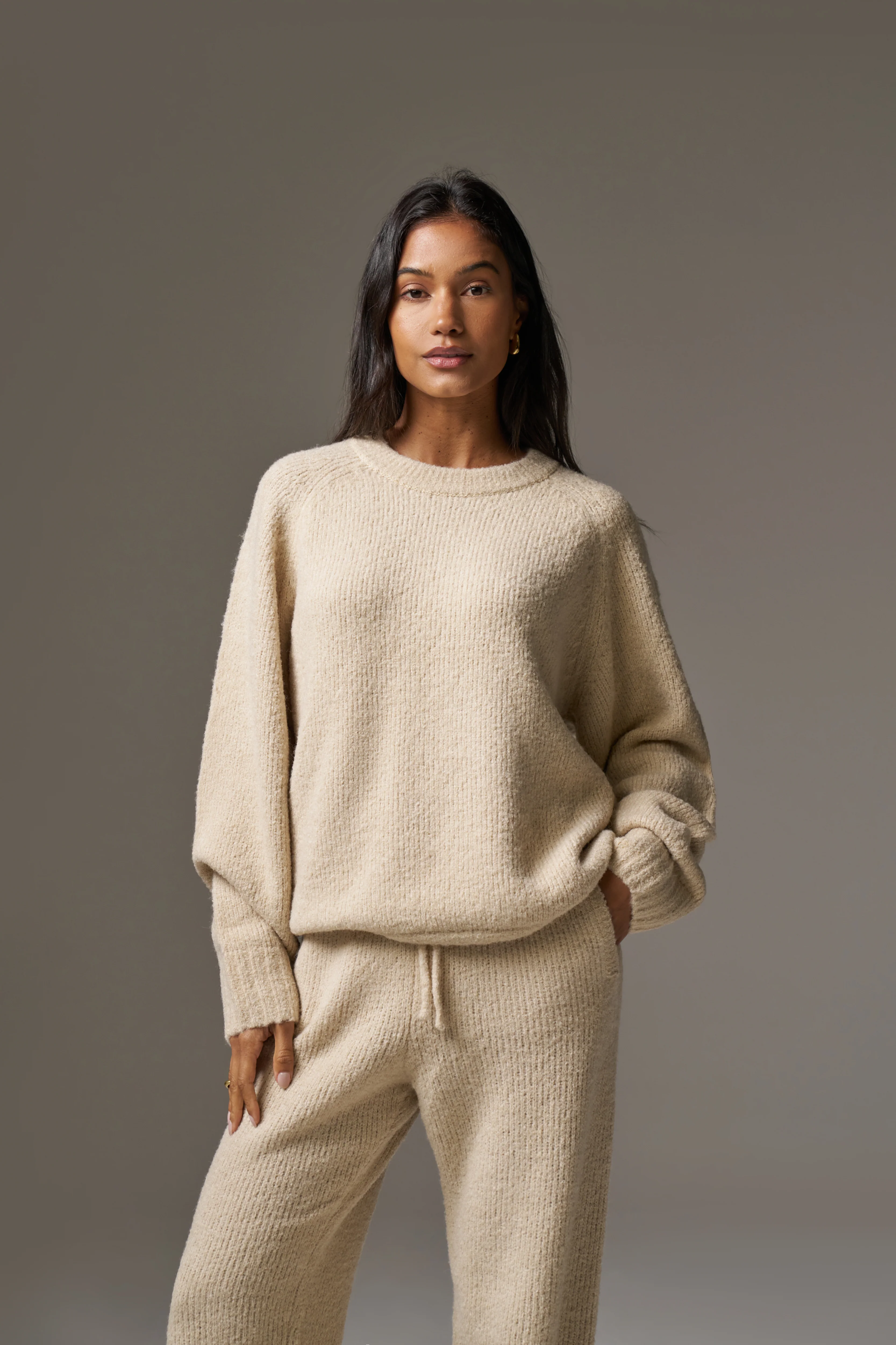 BOUCLE KNIT RAGLAN CREW - STONE