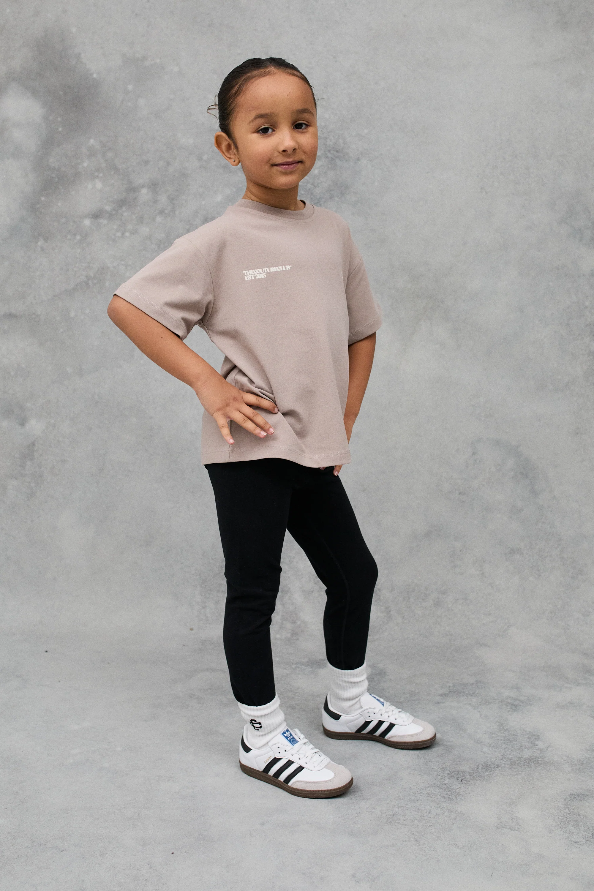 KIDS BLURRED GRAPHIC EMBLEM T-SHIRT - BROWN