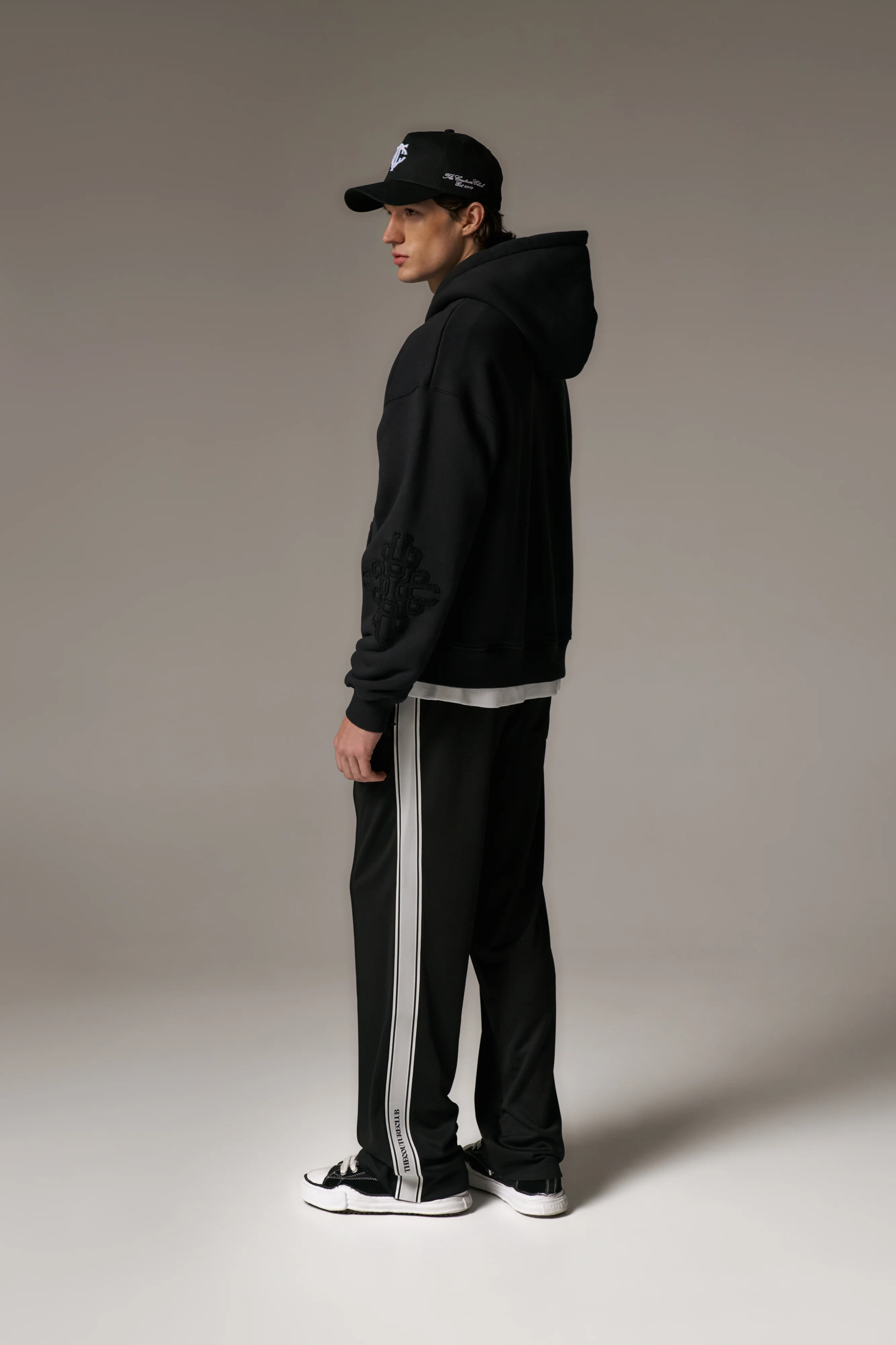 EMBLEM APPLIQUE ZIP THROUGH HOODIE - BLACK