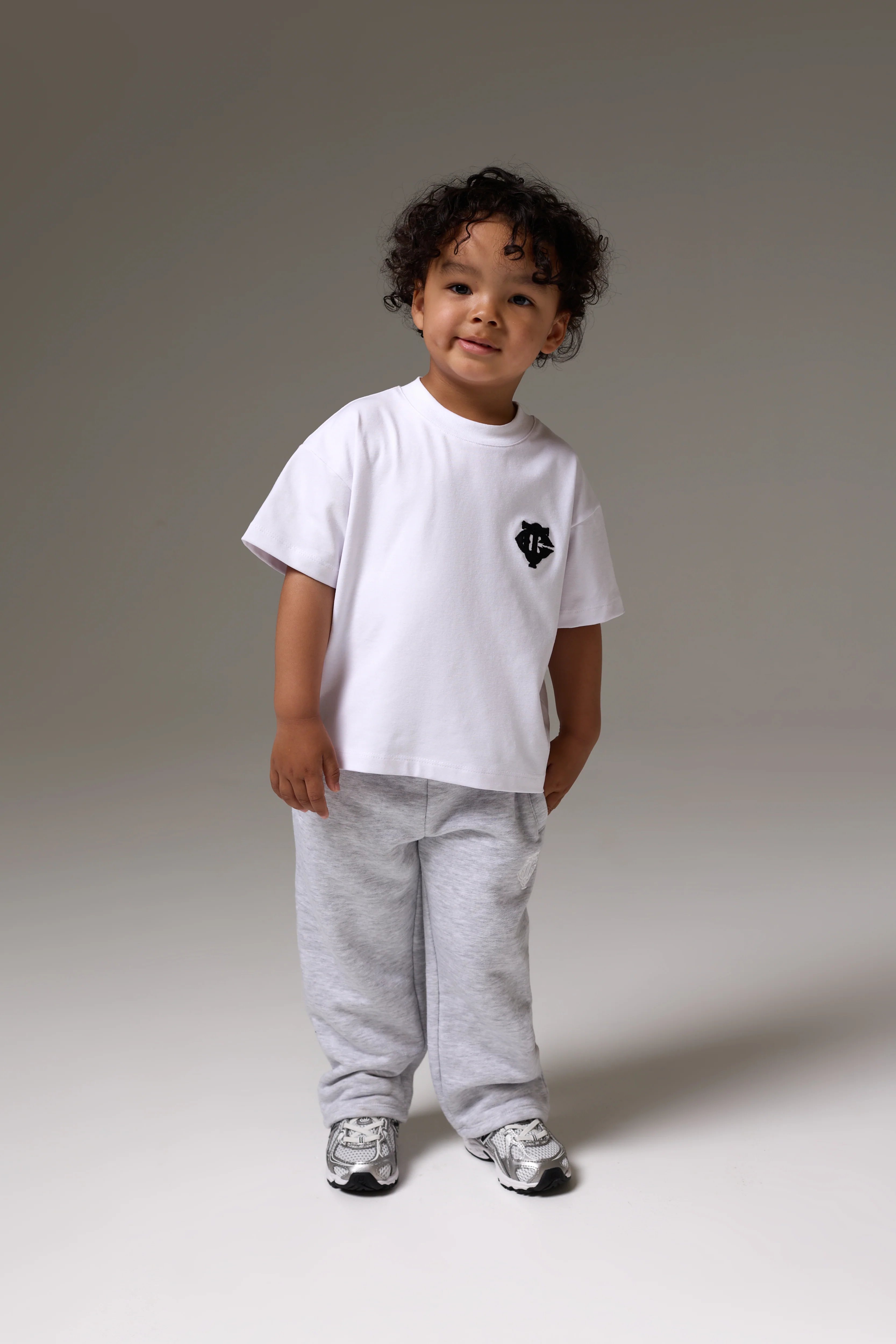 KIDS MONOGRAM EMBLEM APPLIQUE T-SHIRT - WHITE