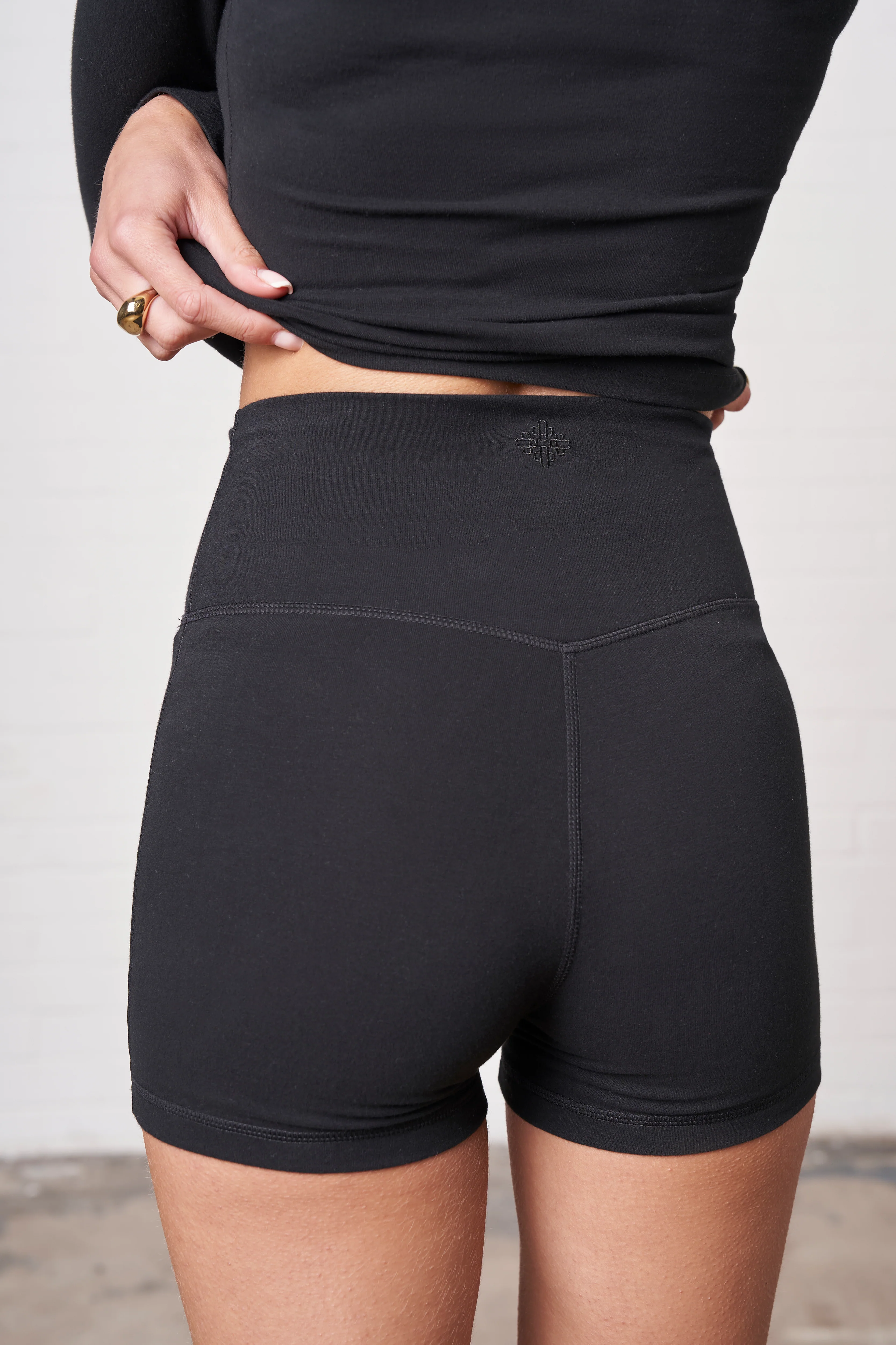 SOFT TOUCH EMBLEM MINI CYCLING SHORTS - BLACK