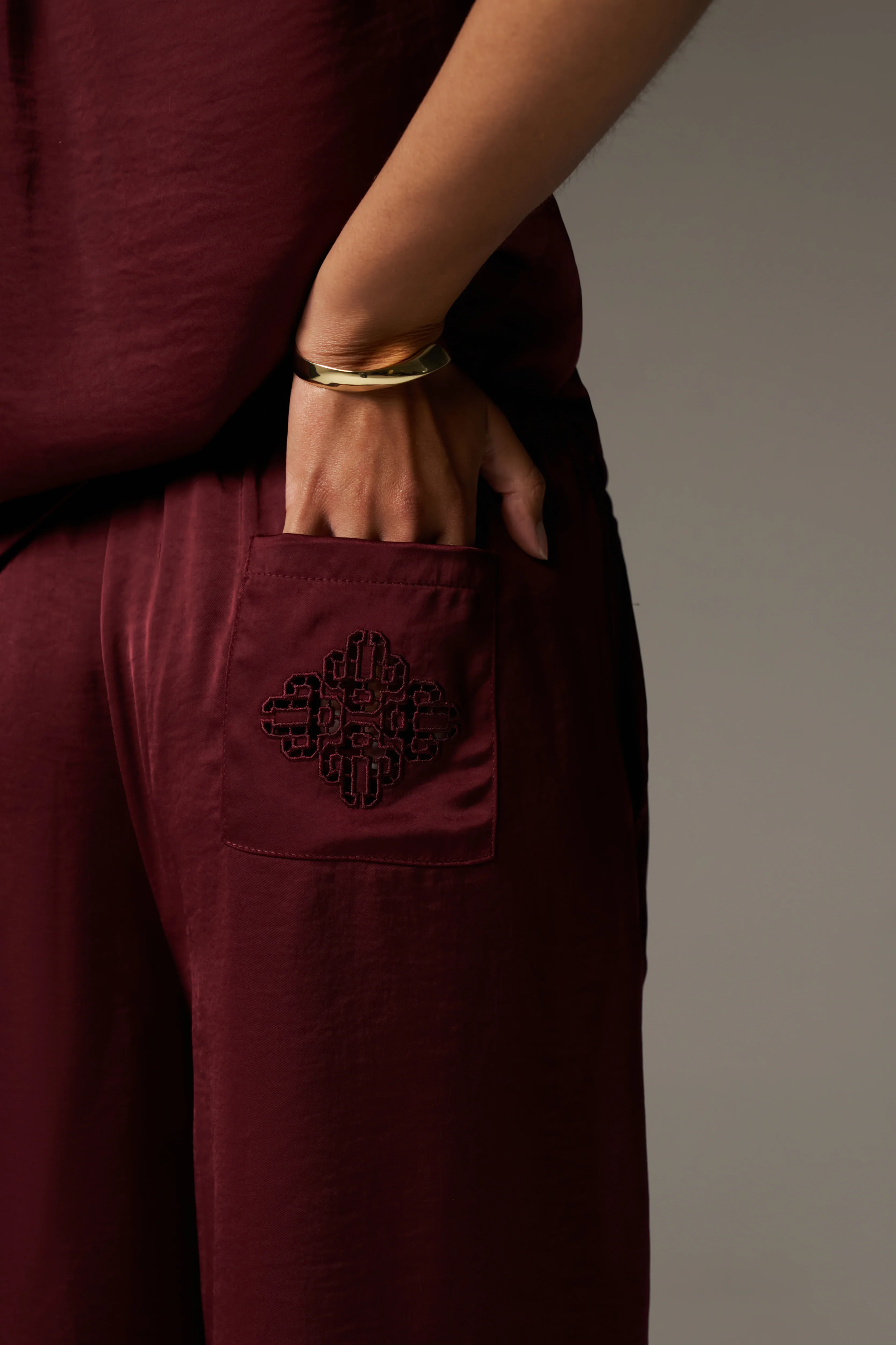 SATIN WIDE LEG EMBLEM TROUSERS - BURGUNDY