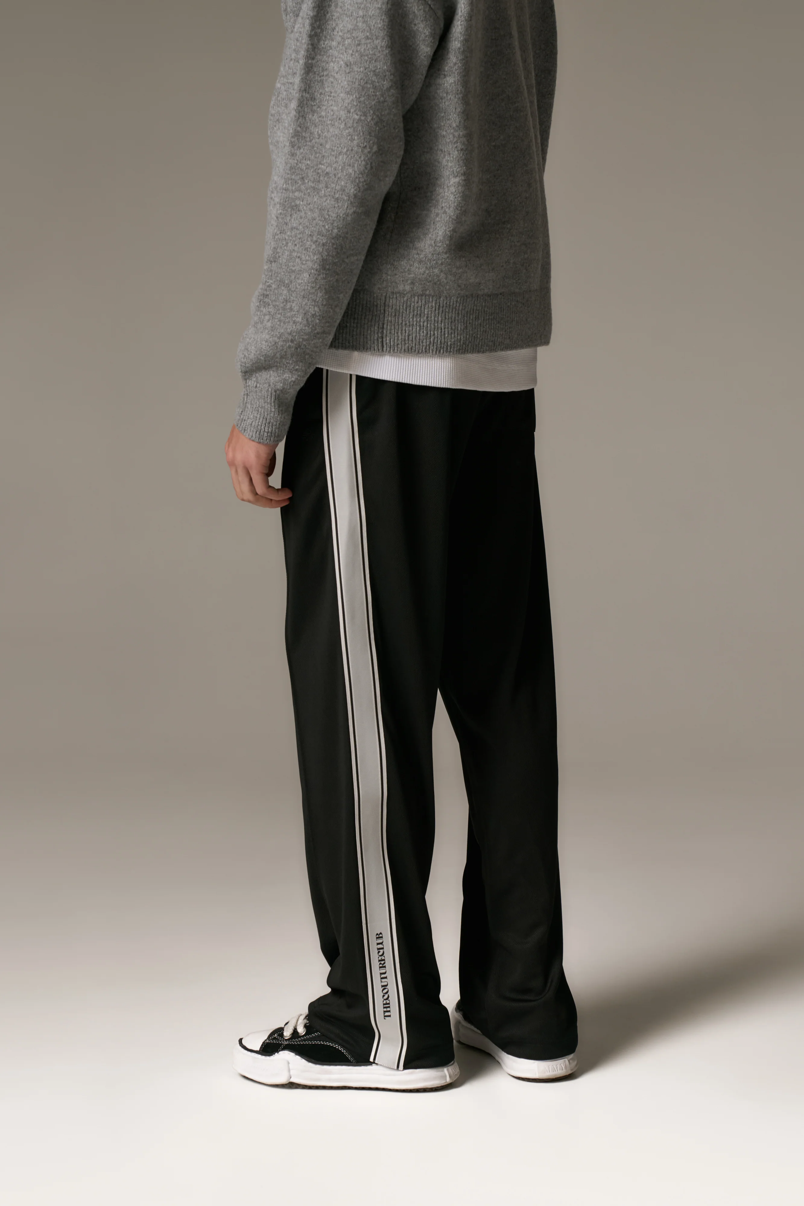TAPE MESH JOGGER - BLACK